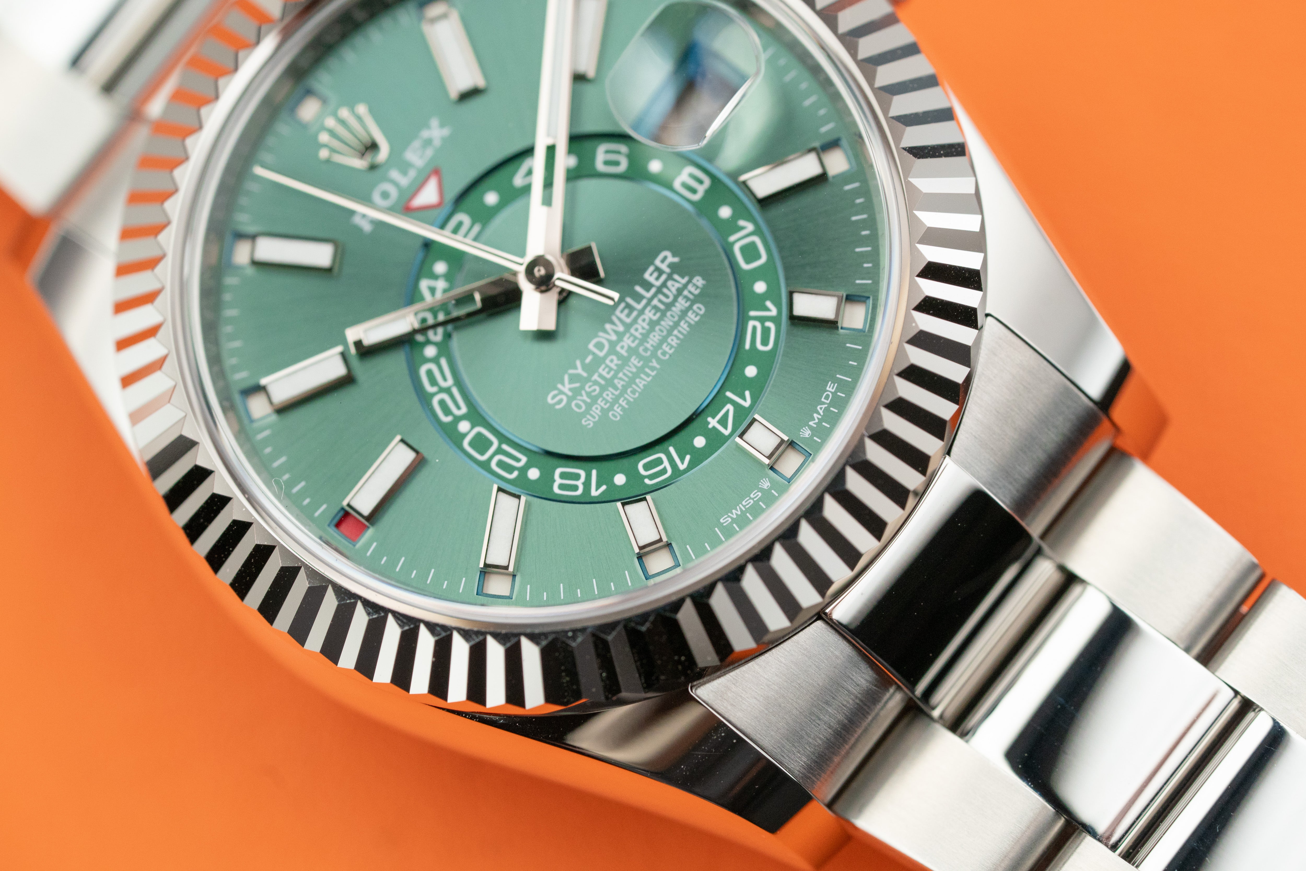 Rolex Sky-Dweller 42 mm Oystersteel Fluted Bezel and White Gold Mint Green Dial 336934