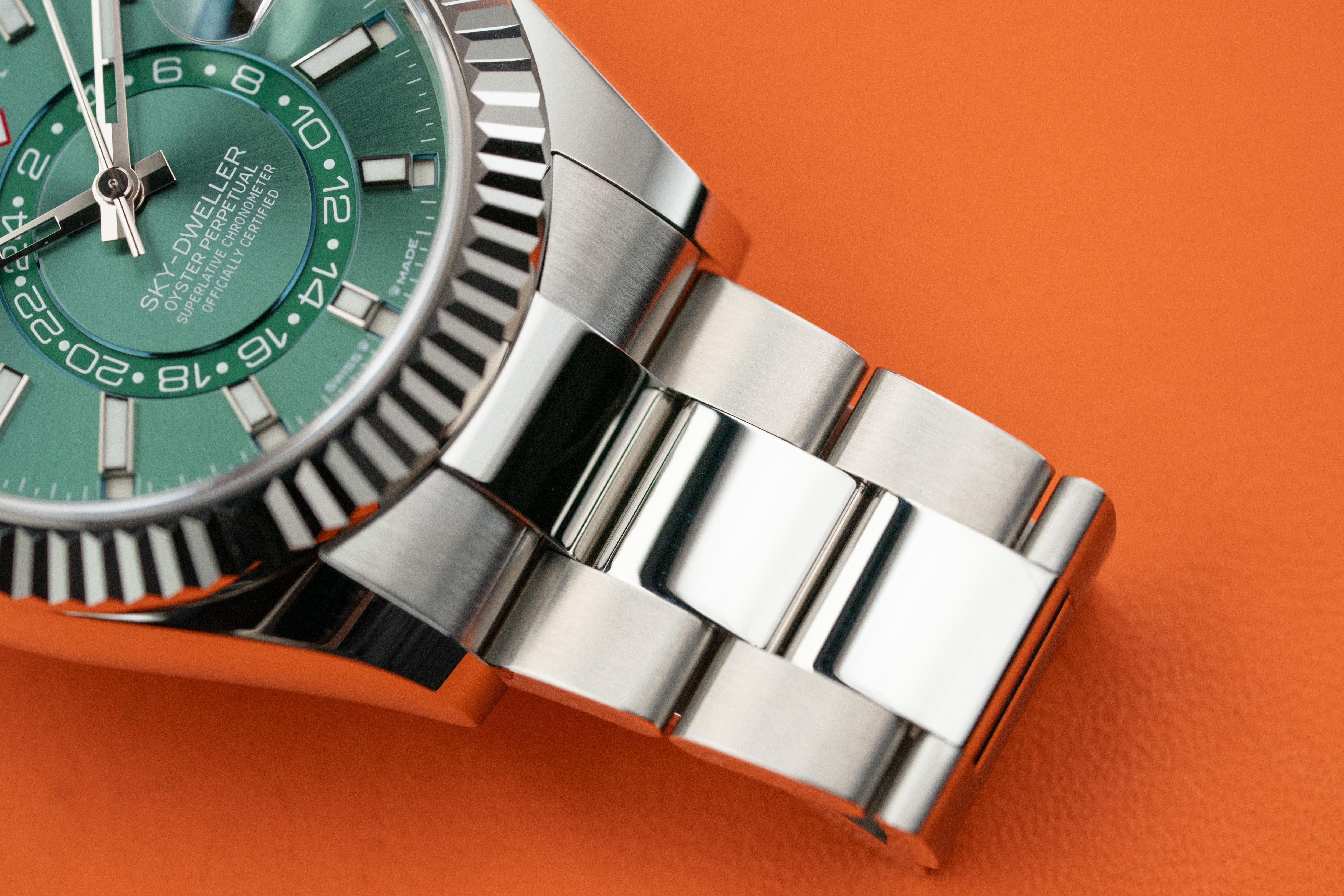 Rolex Sky-Dweller 42 mm Oystersteel Fluted Bezel and White Gold Mint Green Dial 336934