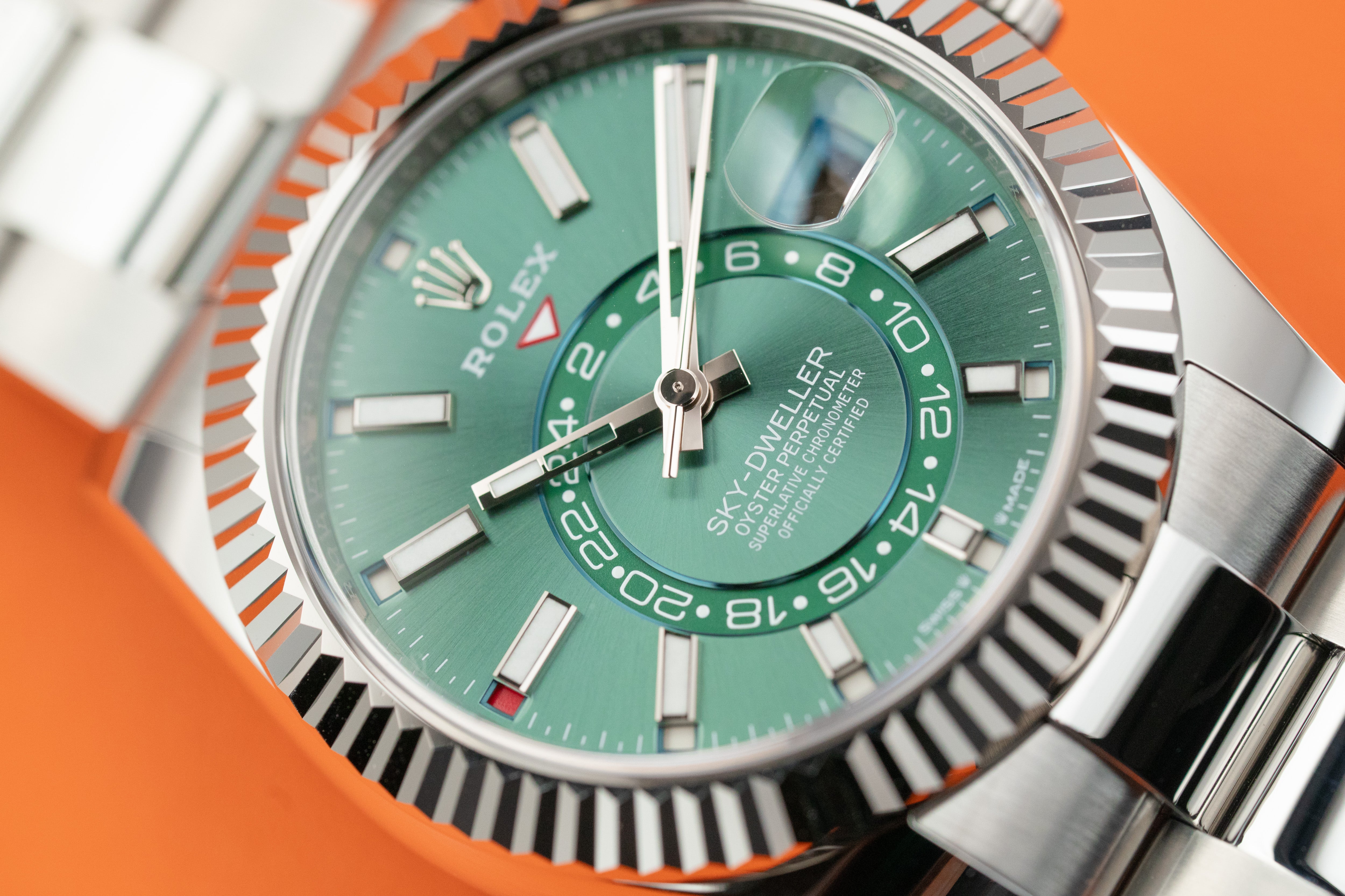 Rolex Sky-Dweller 42 mm Oystersteel Fluted Bezel and White Gold Mint Green Dial 336934