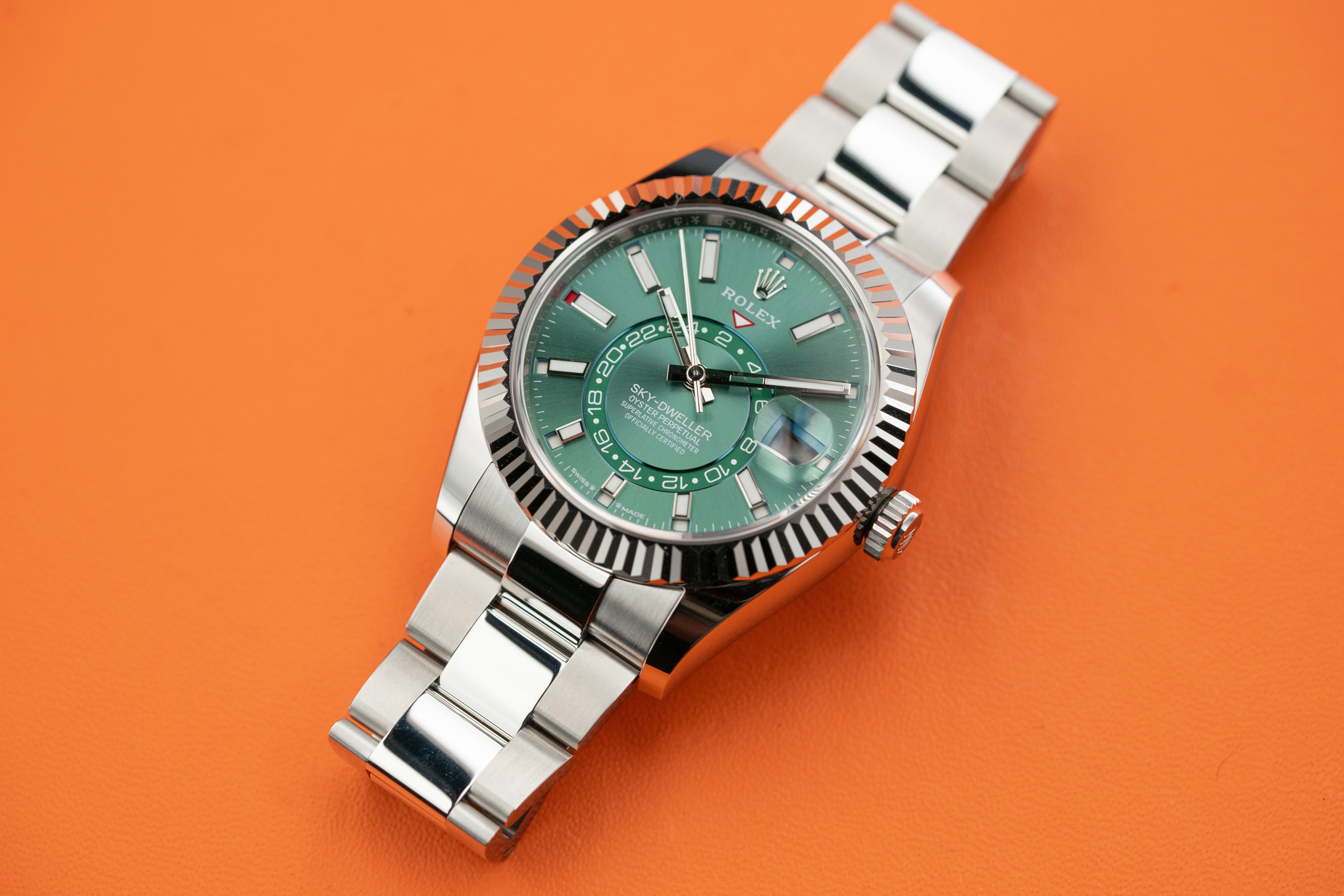 Rolex Sky-Dweller 42 mm Oystersteel Fluted Bezel and White Gold Mint Green Dial 336934