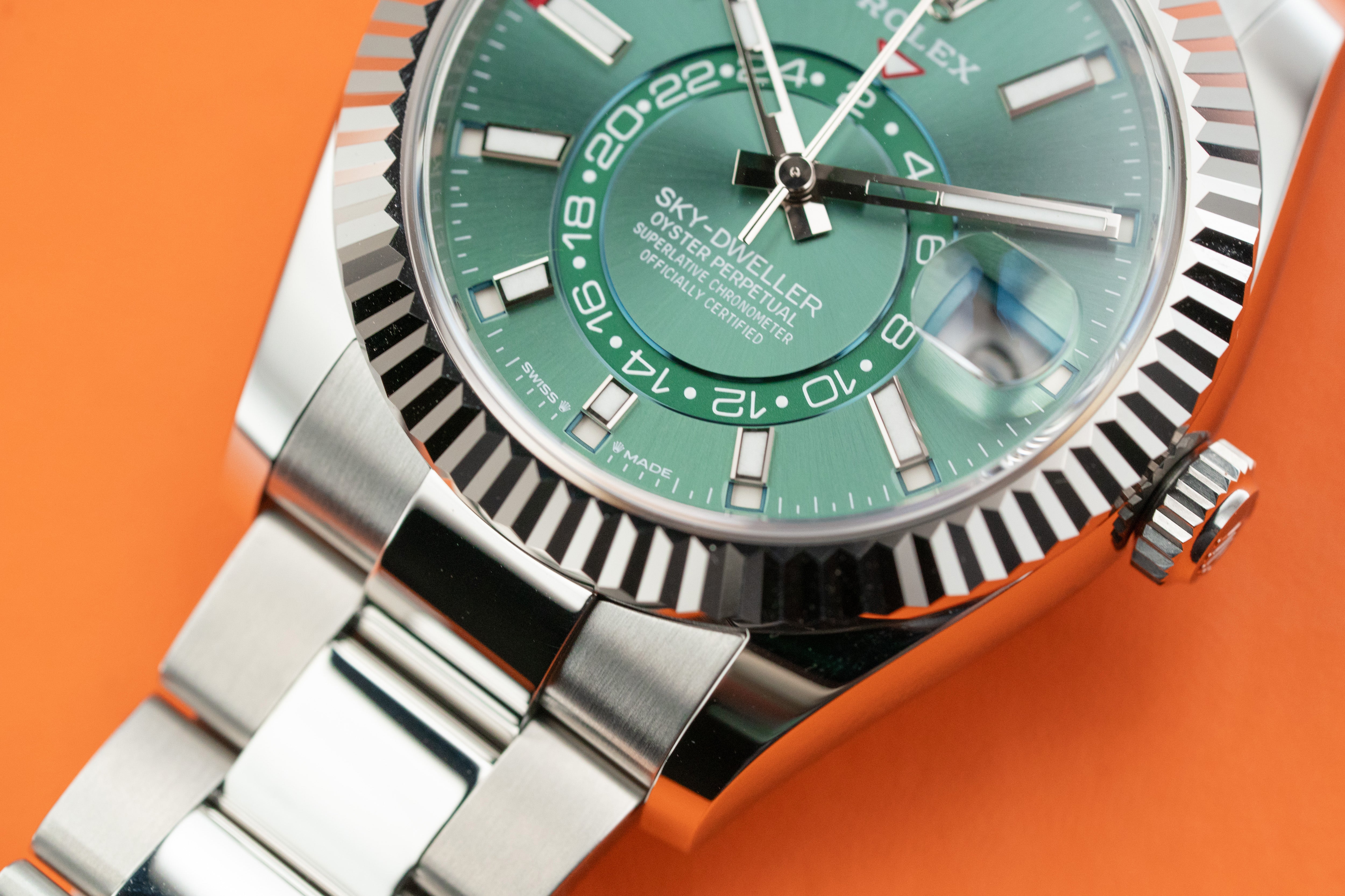Rolex Sky-Dweller 42 mm Oystersteel Fluted Bezel and White Gold Mint Green Dial 336934