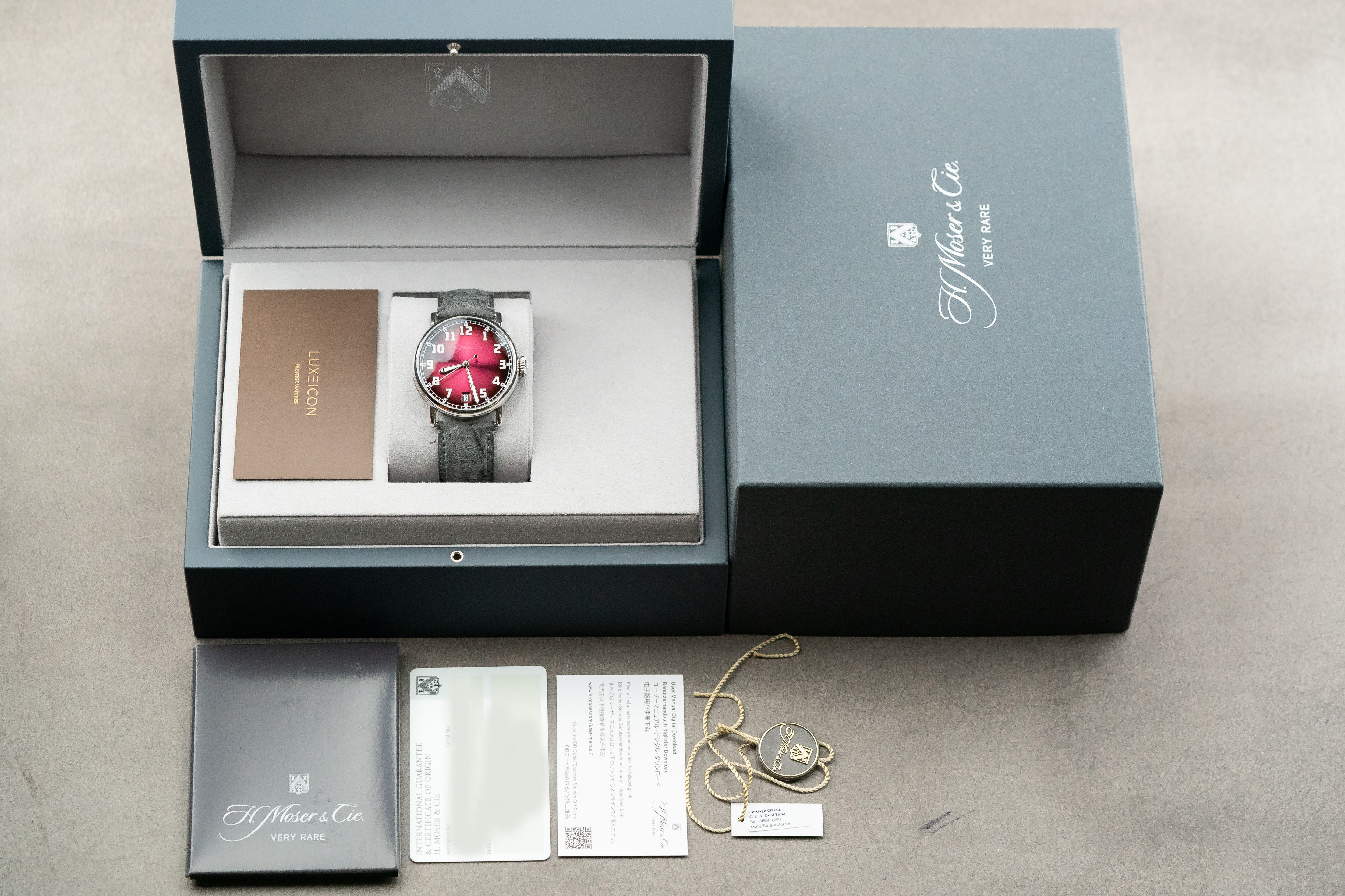 H.Moser & Cie. Heritage Dual Time Burgundy fumé dial 8809-1200 2023