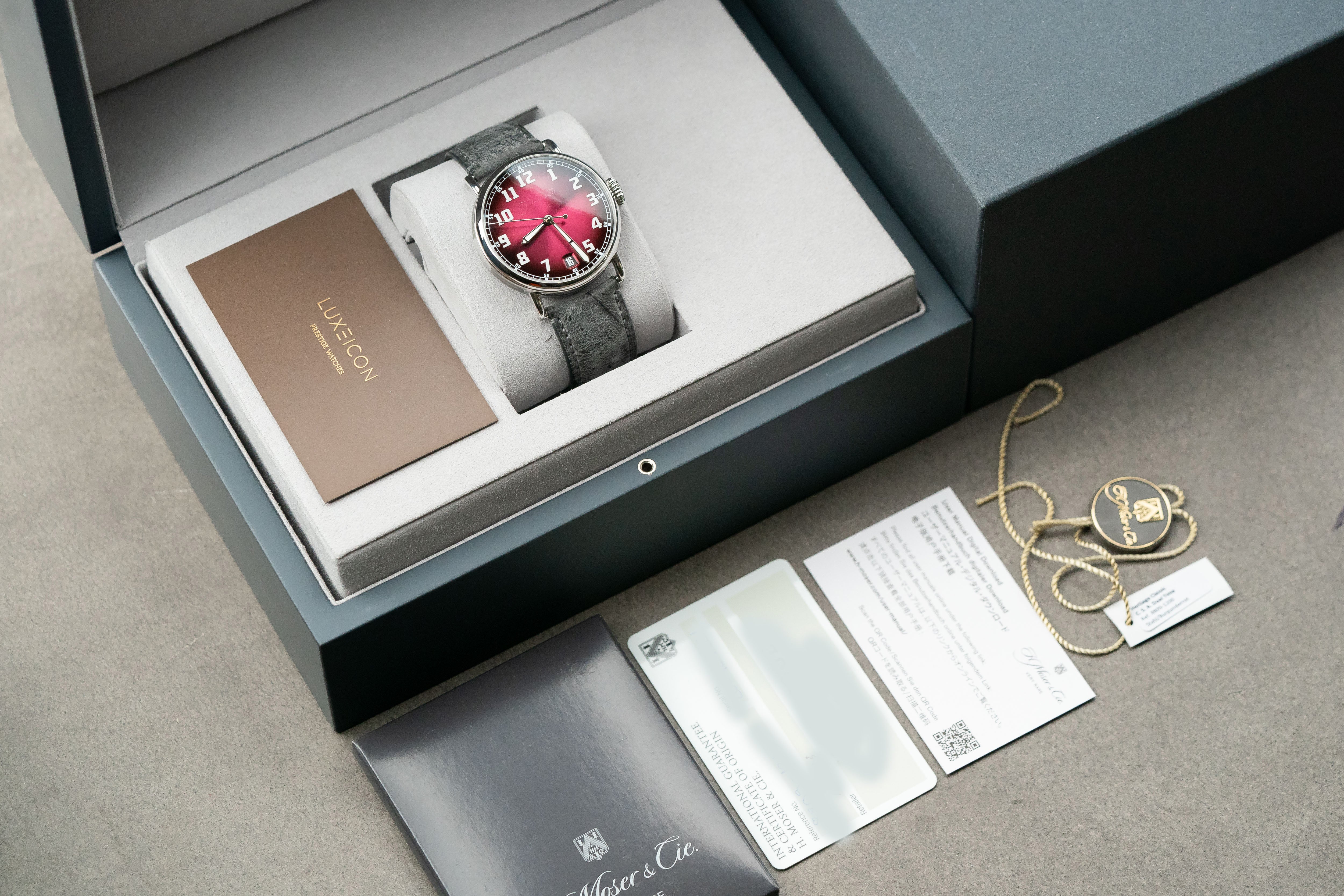 H.Moser & Cie. Heritage Dual Time Burgundy fumé dial 8809-1200 2023