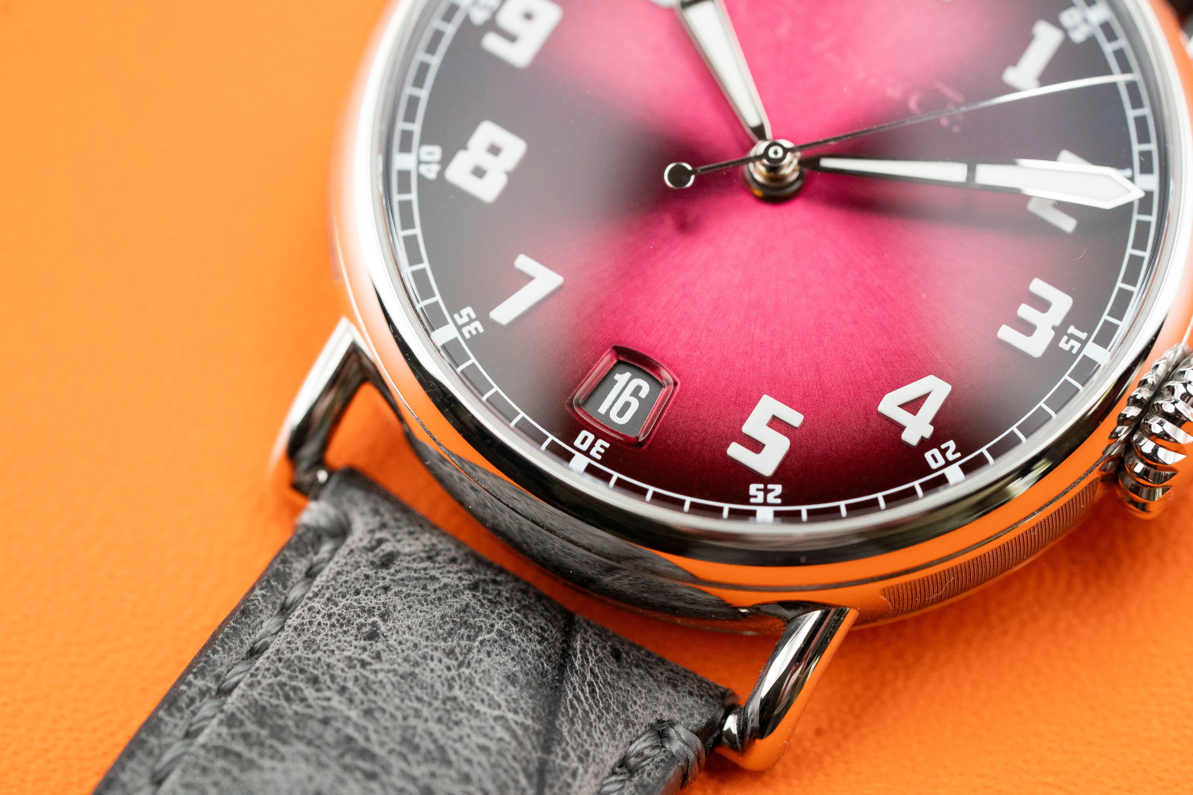 H.Moser & Cie. Heritage Dual Time Burgundy fumé dial 8809-1200 2023