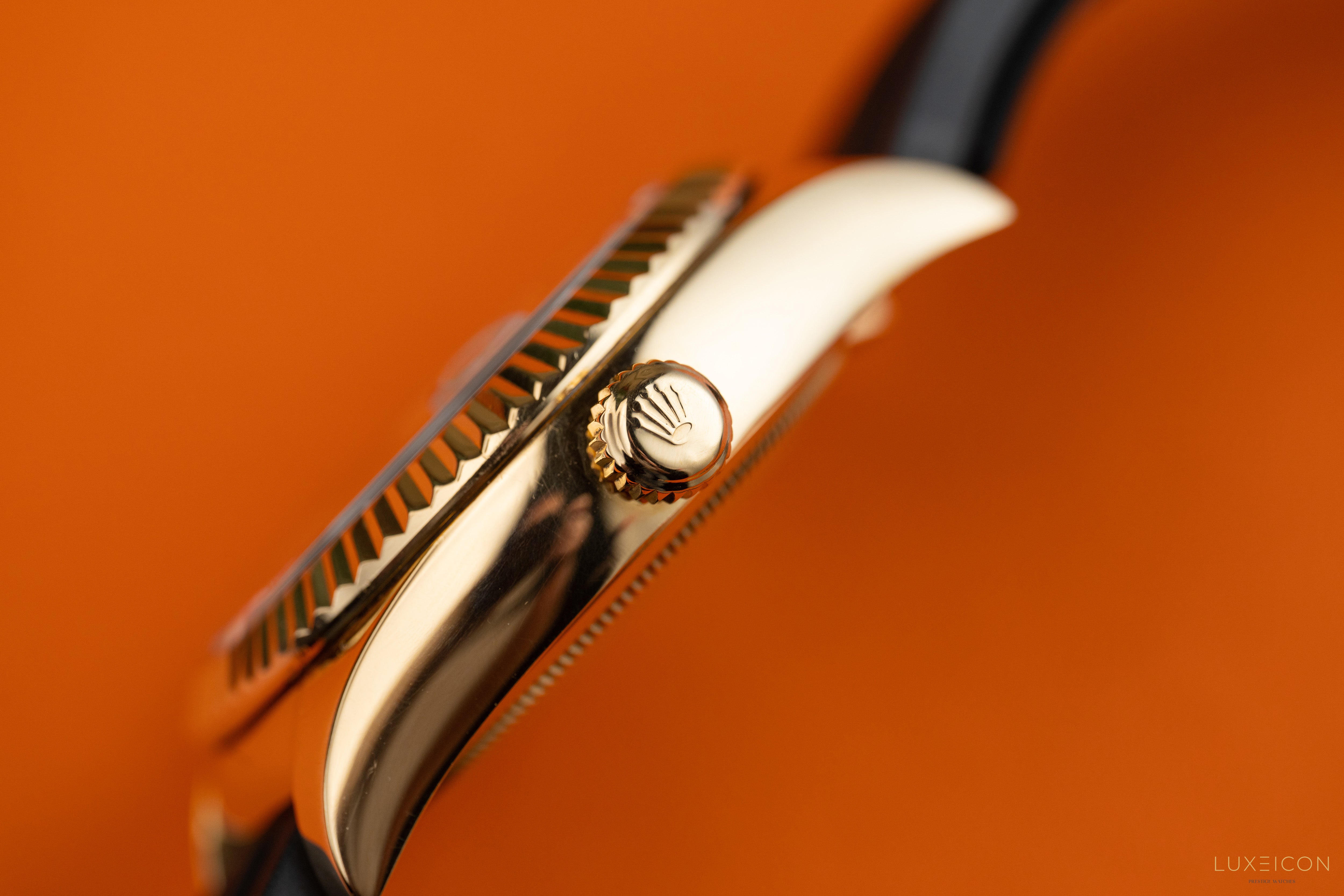 Rolex Sky-Dweller 326138 Yellow Gold Champagne Dial Brown Alligator Leather Strap
