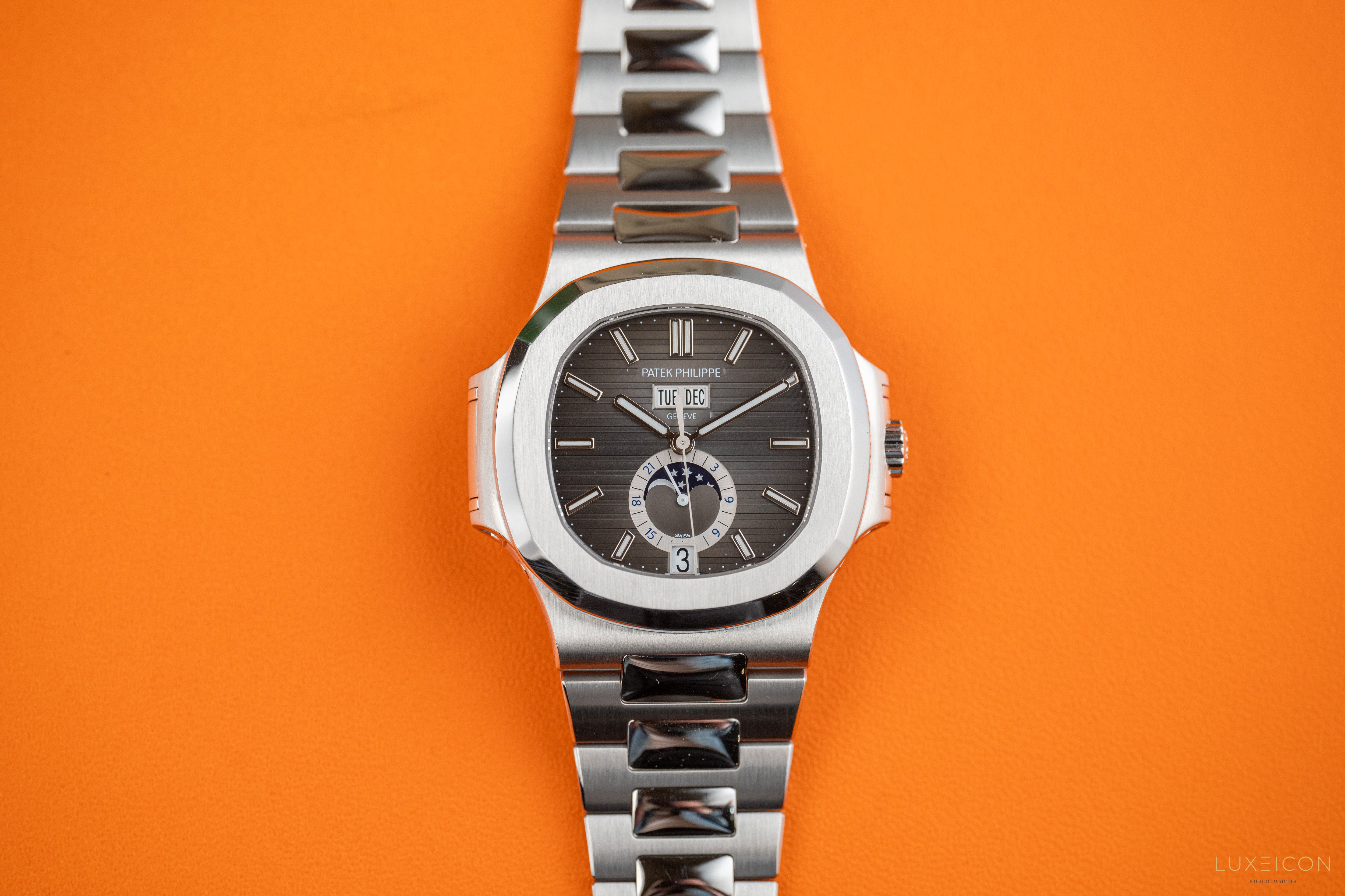 Patek Philippe Nautilus 40mm Stainless Steel 5726A-001 Grey dial