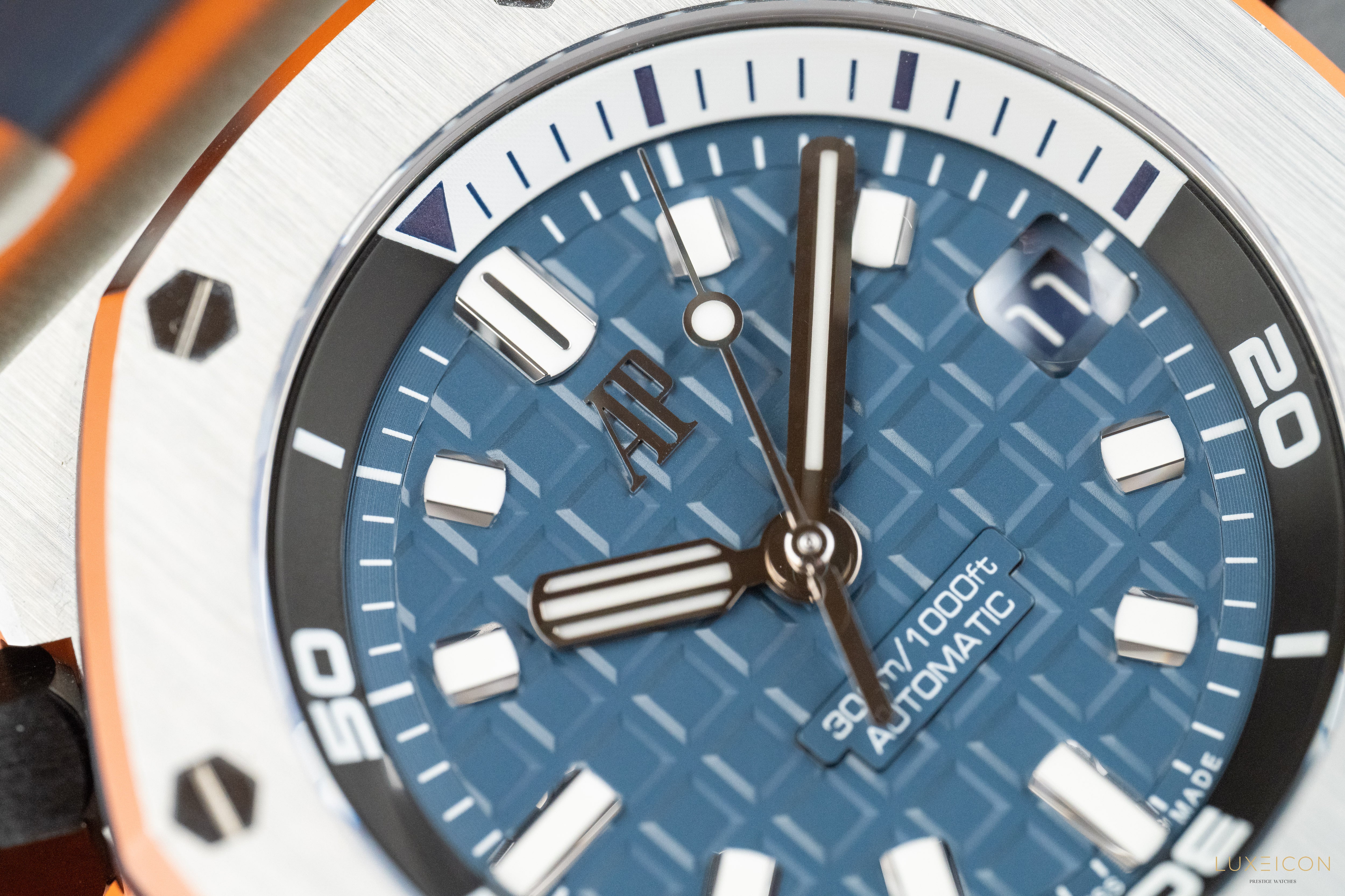 Audemars Piguet Royal Oak Offshore Diver 15720ST 42MM Blue Dial Box