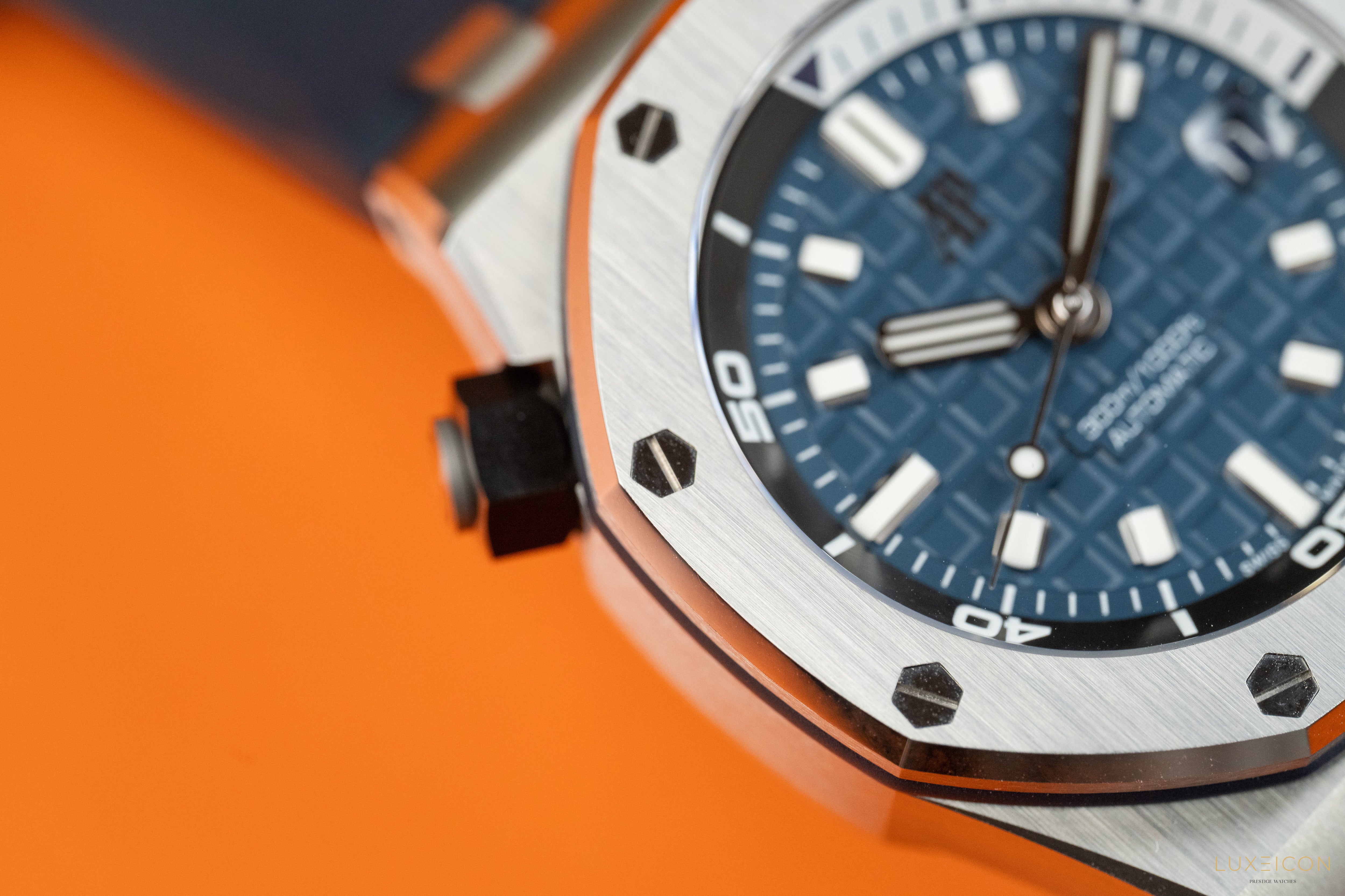 Audemars Piguet Royal Oak Offshore Diver 15720ST 42MM Blue Dial Box