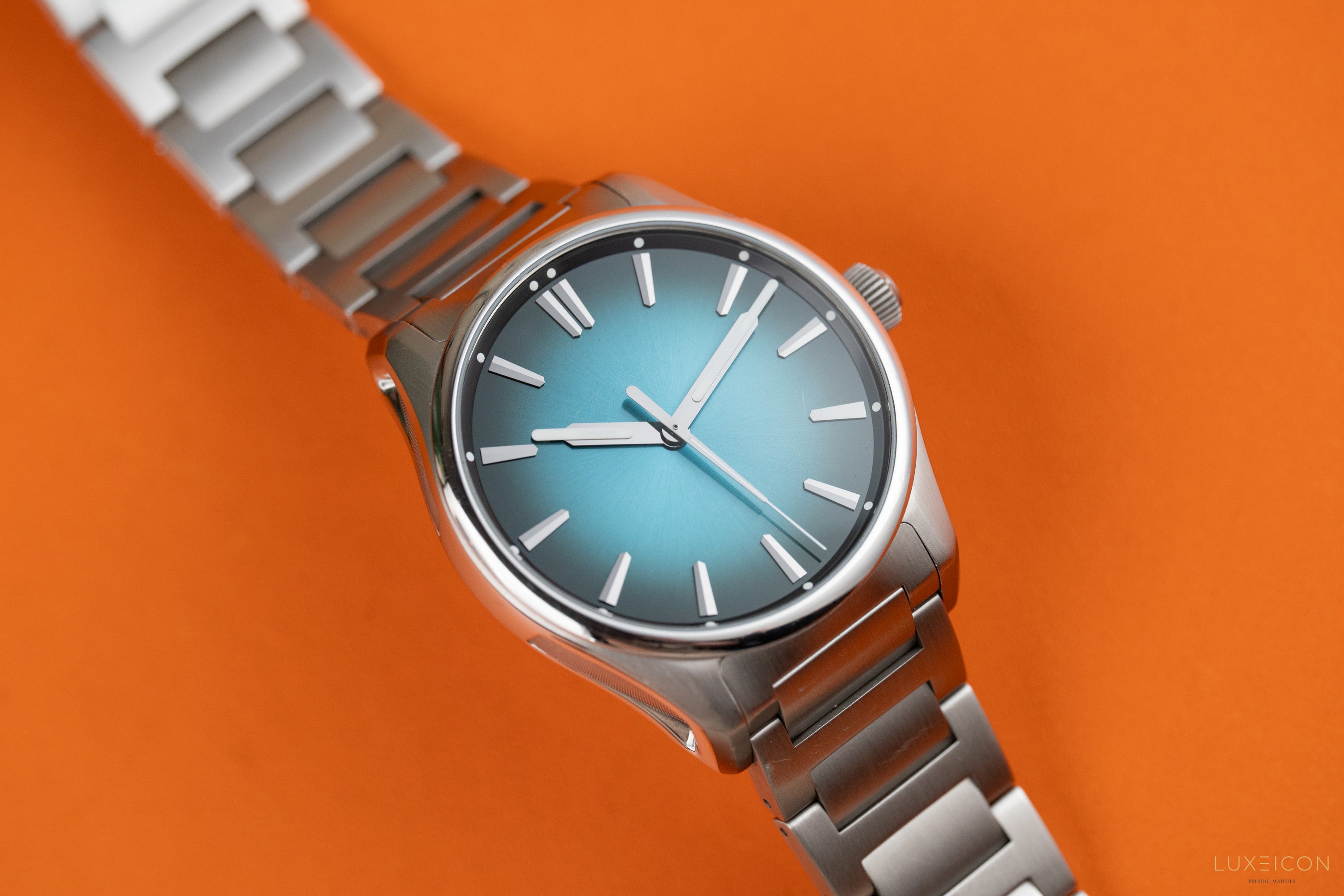 H.Mose & Cie. Pioneer Centre Seconds Mega Cool Blue Lagoon 3200-1214