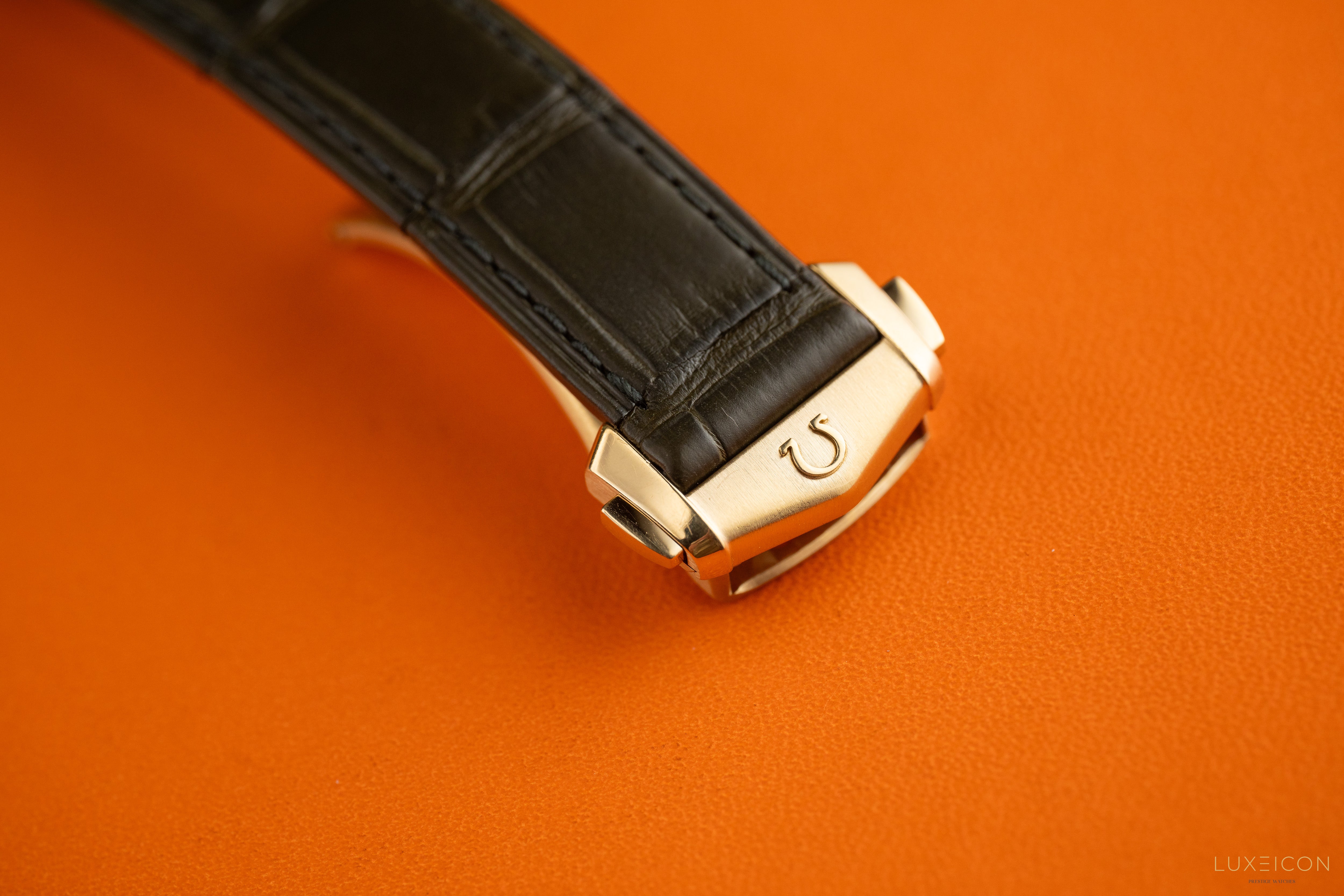 Omega Speedmaster Moonshine Gold on leather strap 310.63.42.50.10.001 Manual winding