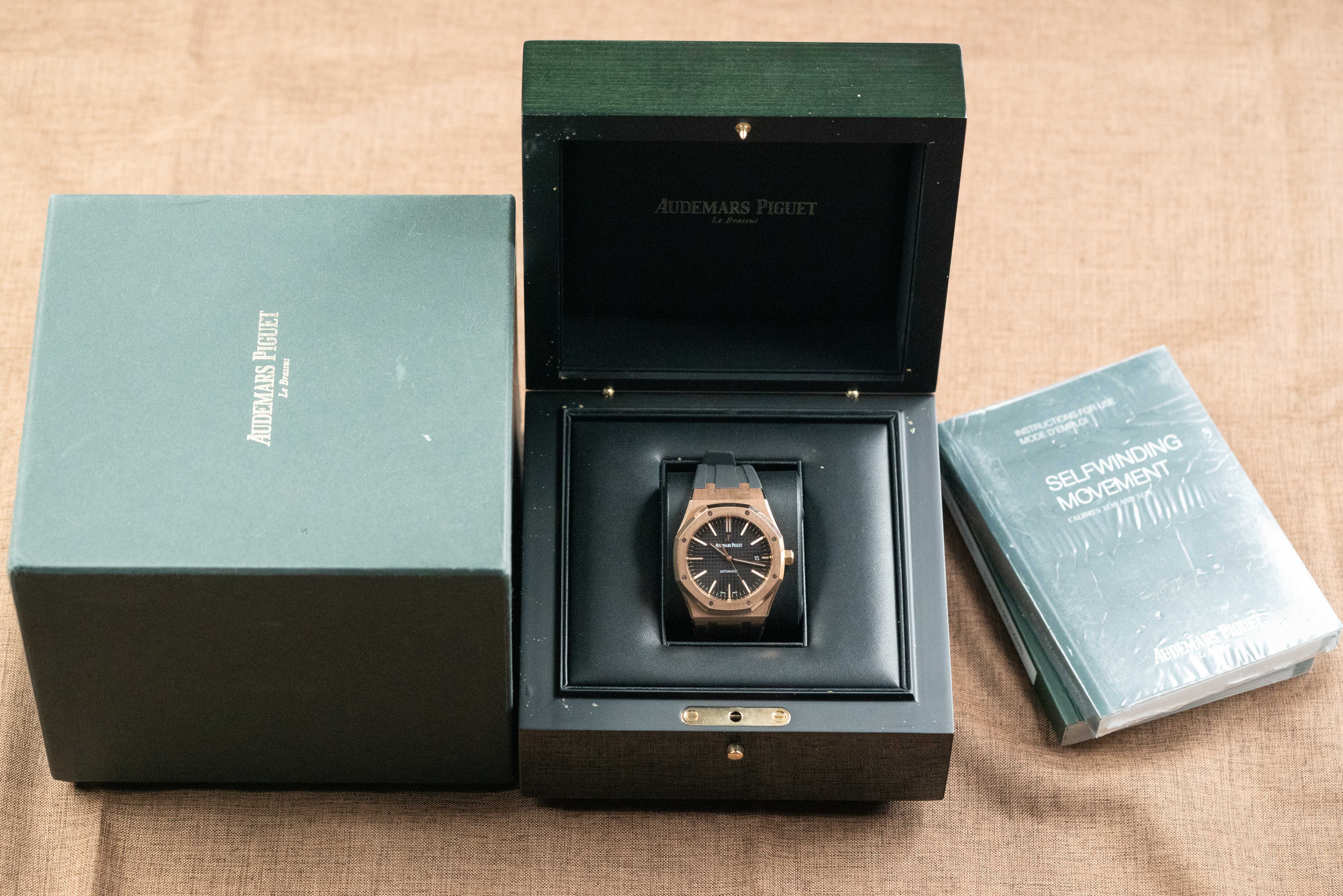 Audemars Piguet Royal Oak 18K Rose Gold 15400OR 2013 fullset