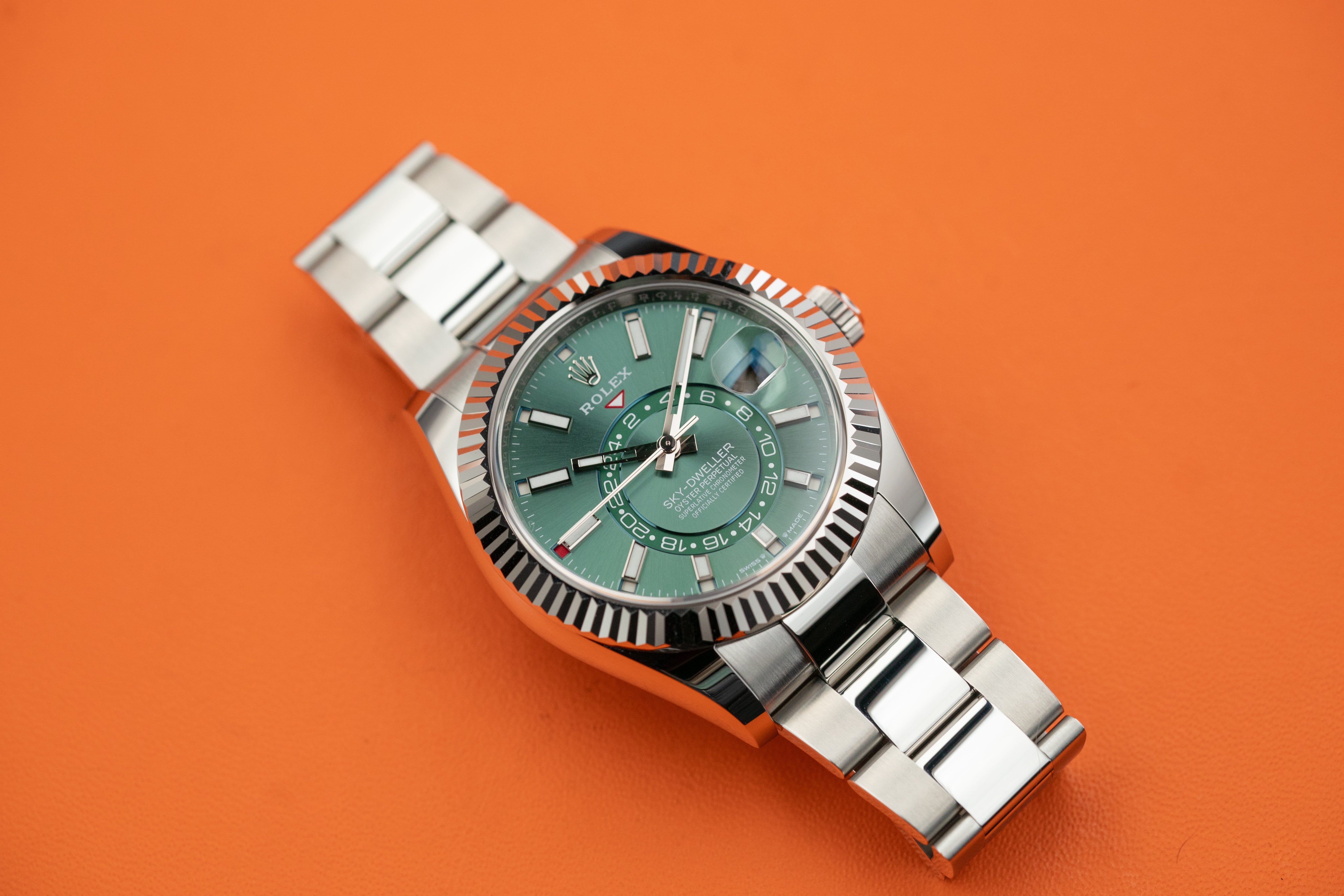 Rolex Sky-Dweller 42 mm Oystersteel Fluted Bezel and White Gold Mint Green Dial 336934