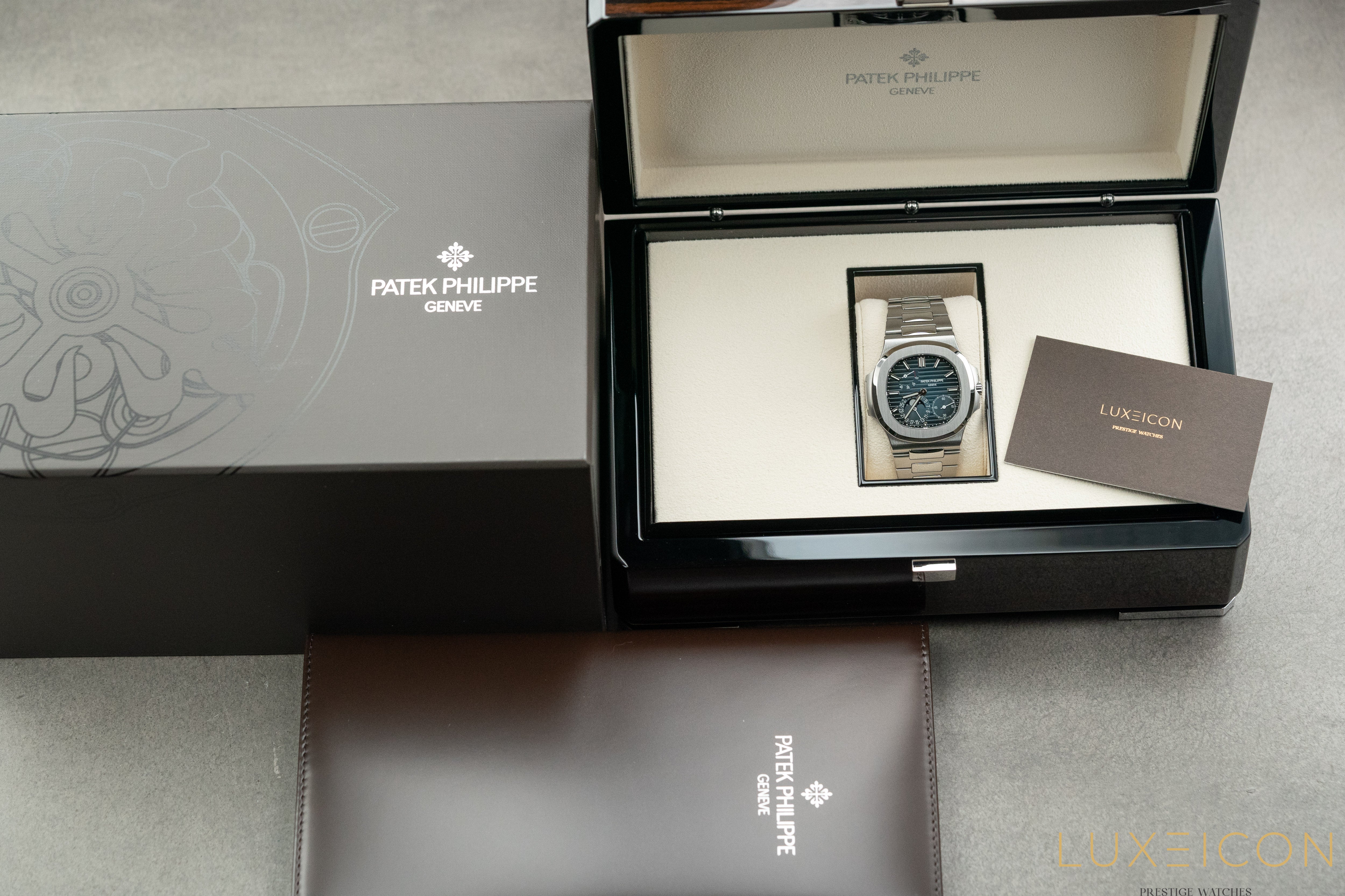 Patek Philippe Nautilus 5712/1A Moon Phase Stainless Steel Blue Dial 2021