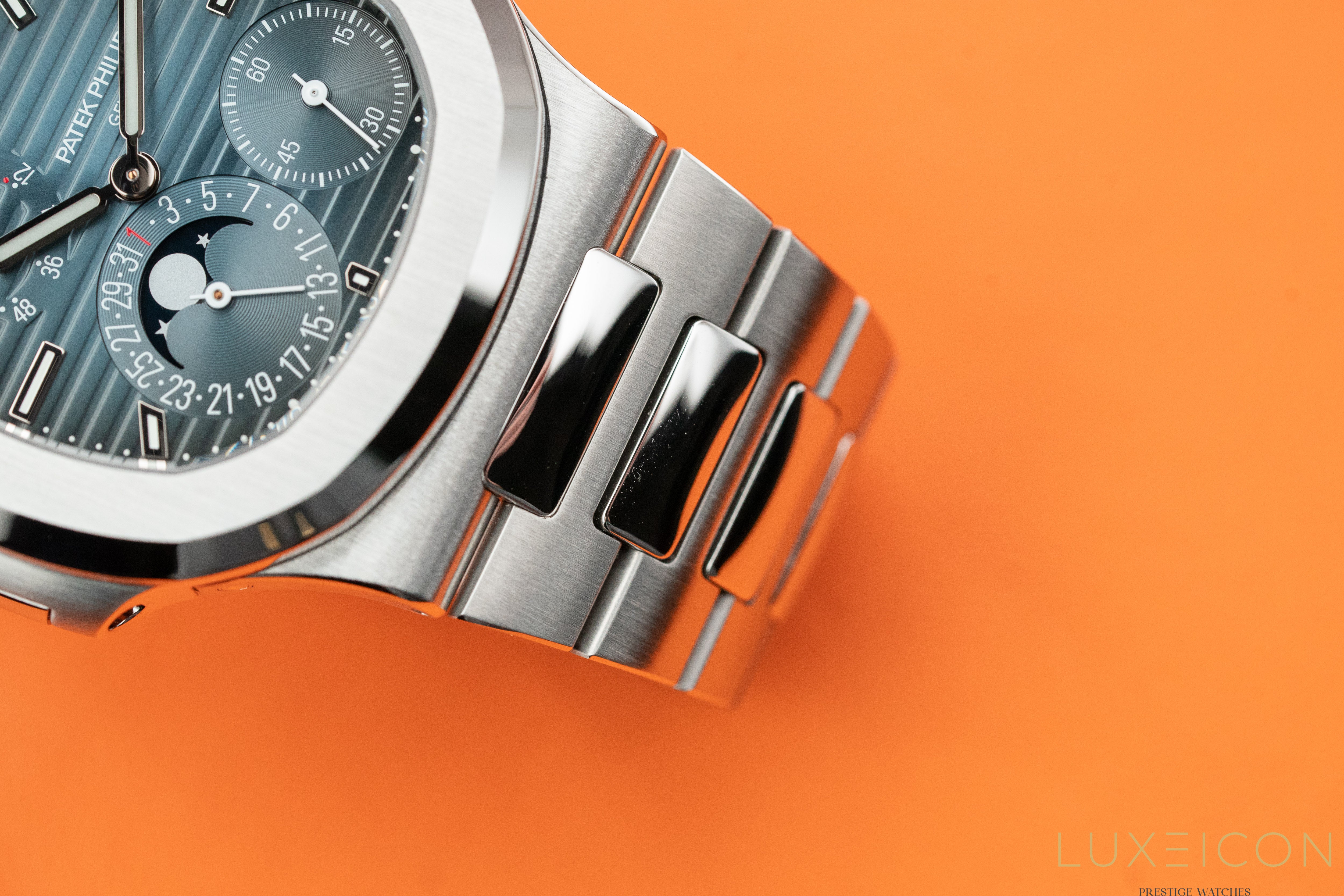 Patek Philippe Nautilus 5712/1A Moon Phase Stainless Steel Blue Dial 2021