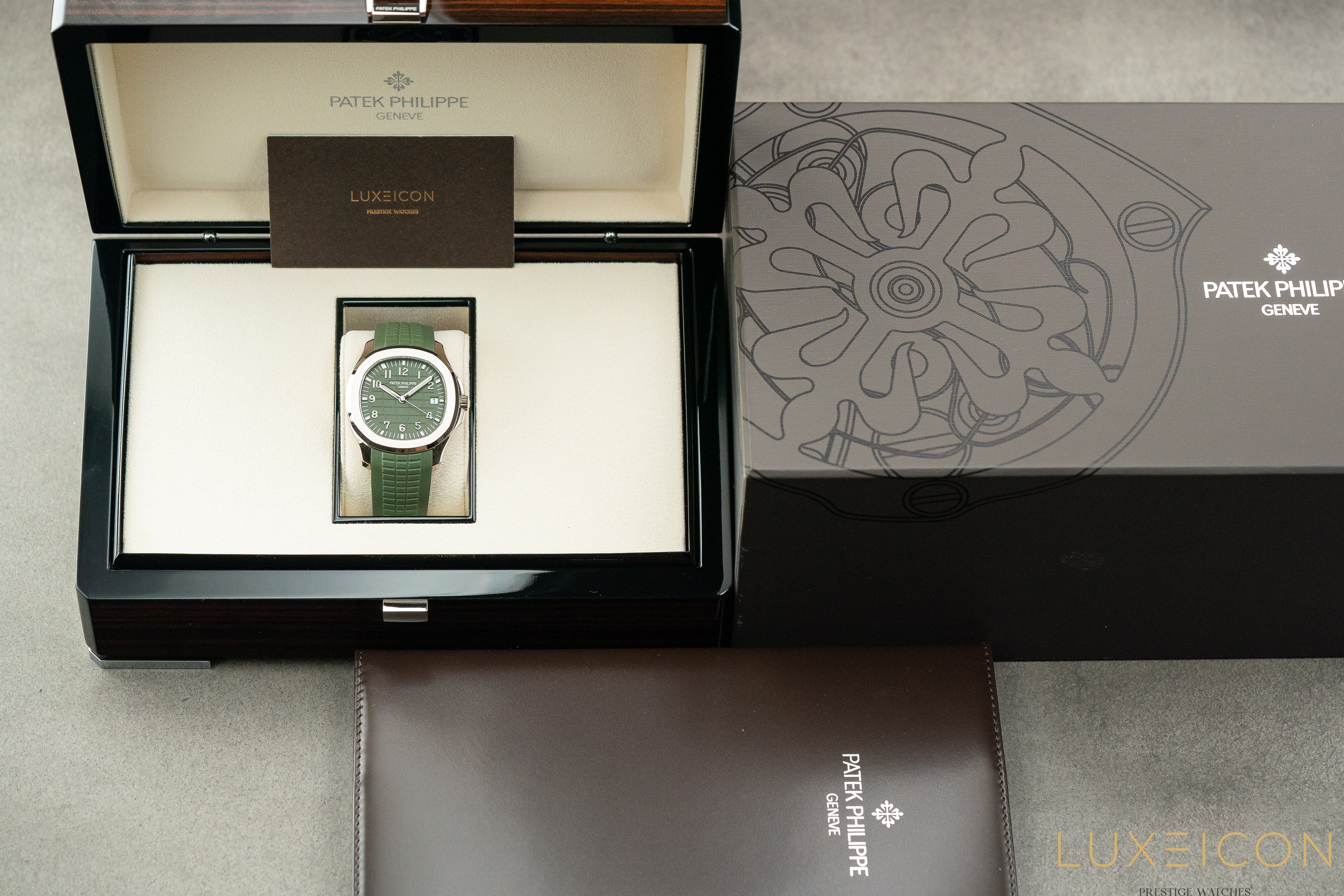 Patek Philippe Aquanaut White Gold JUMBO Khaki Green 42mm Watch 5168G-010 2023