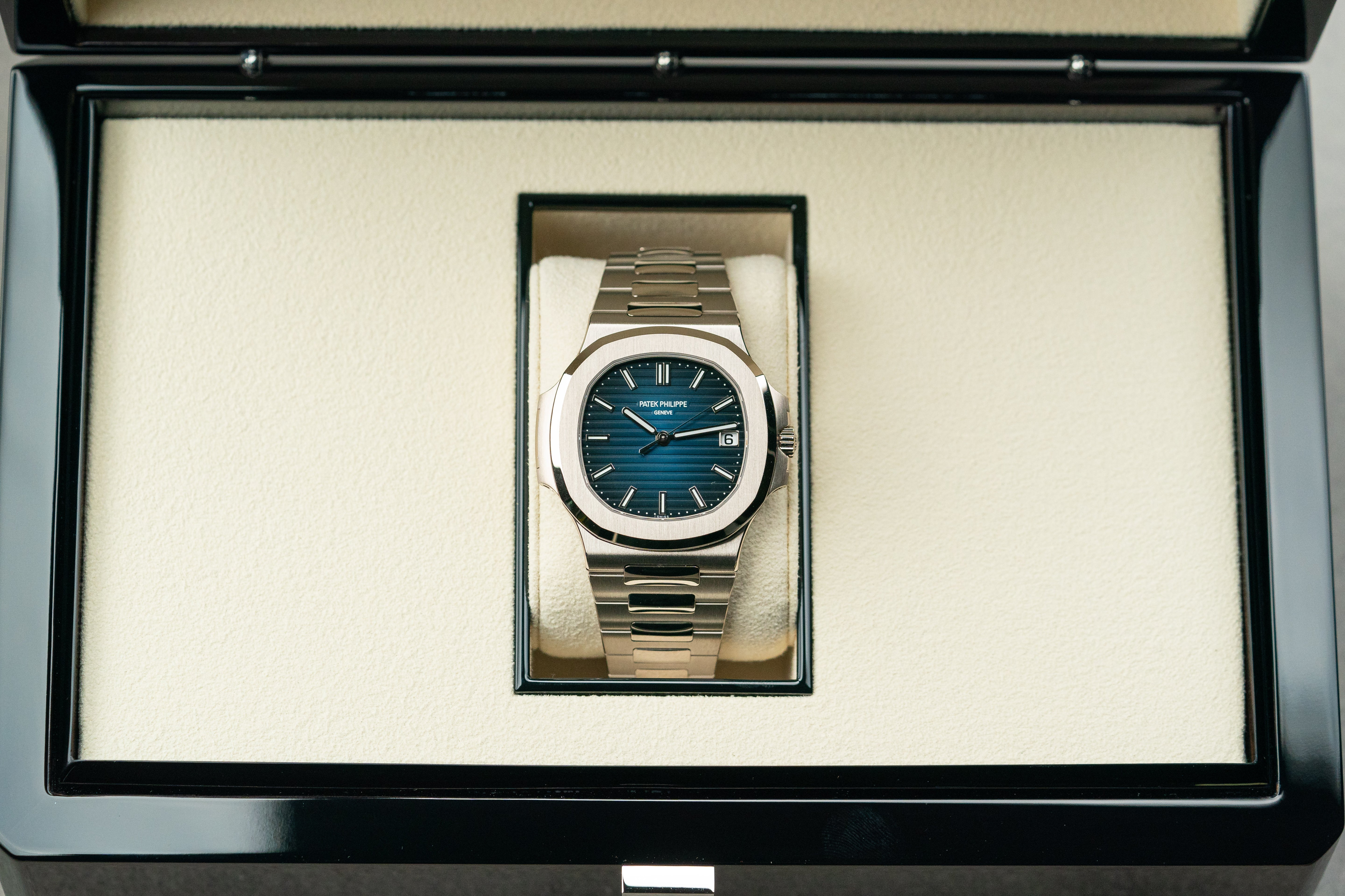 Patek Philippe Nautilus 5811/1G-001 Blue Dial White Gold 41mm 2026