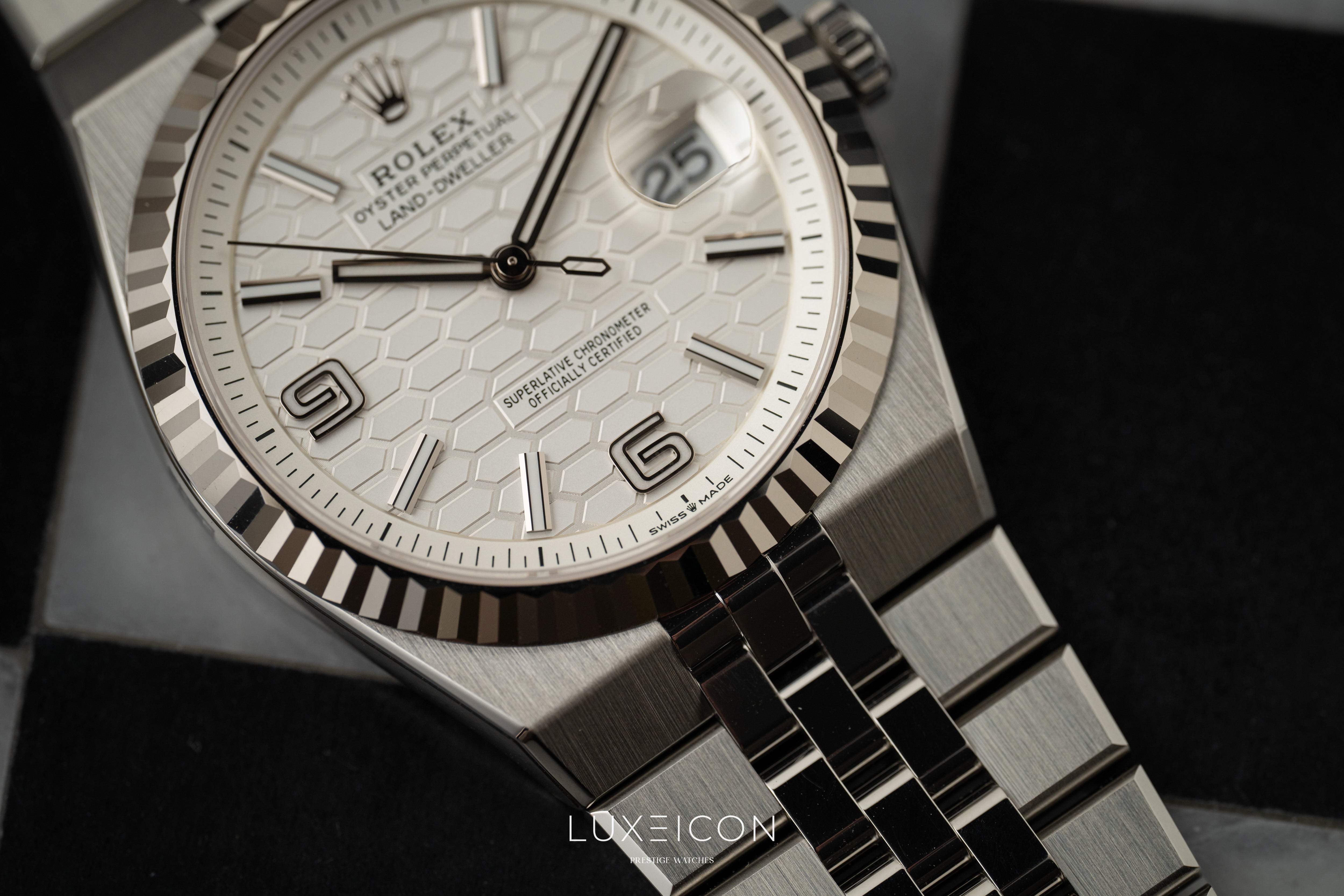 Rolex Land Dweller Oystersteel White Gold 40mm White Honeycomb Motif Dial 127334 2026