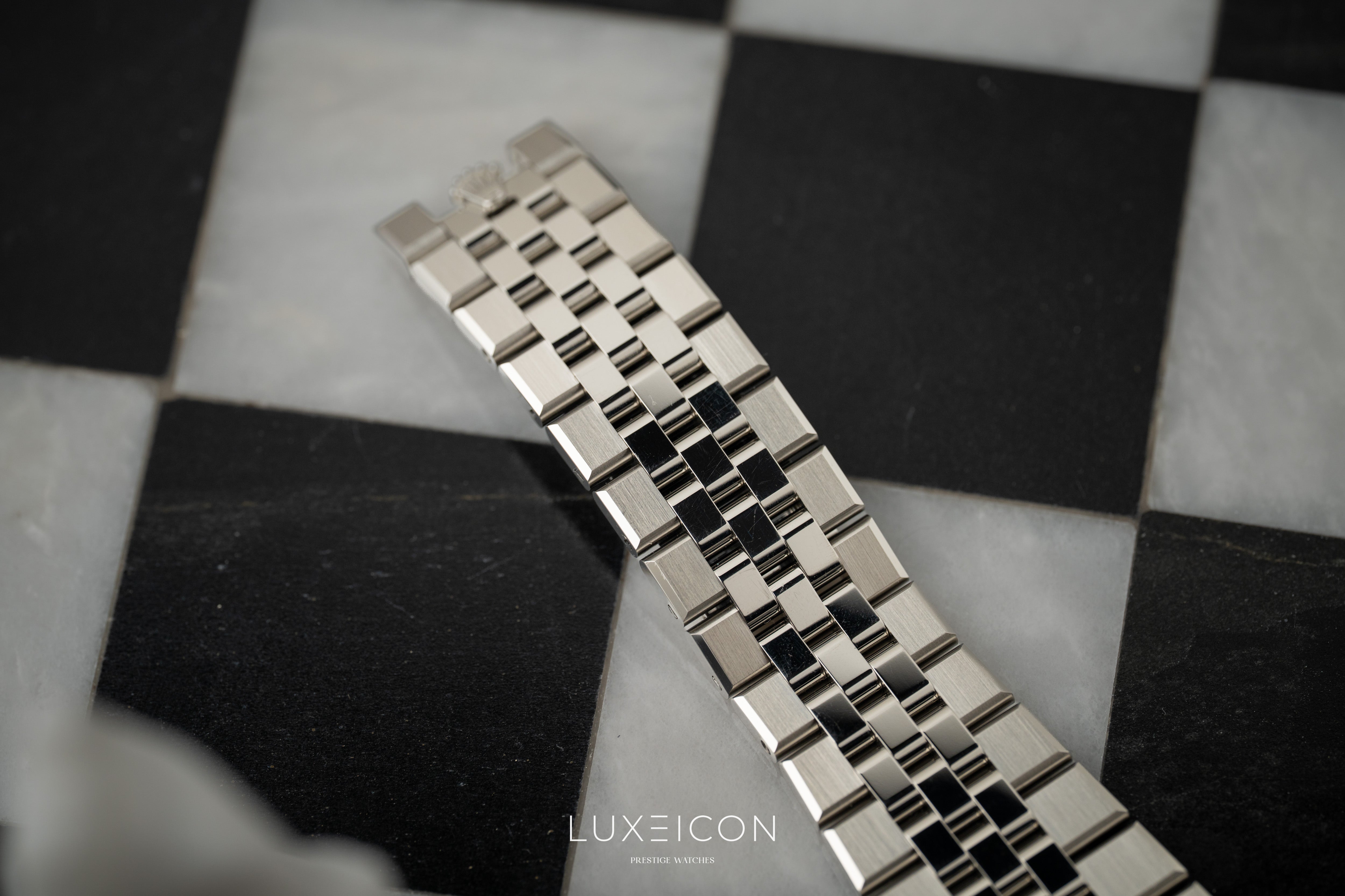 Rolex Land Dweller Oystersteel White Gold 40mm White Honeycomb Motif Dial 127334 2026