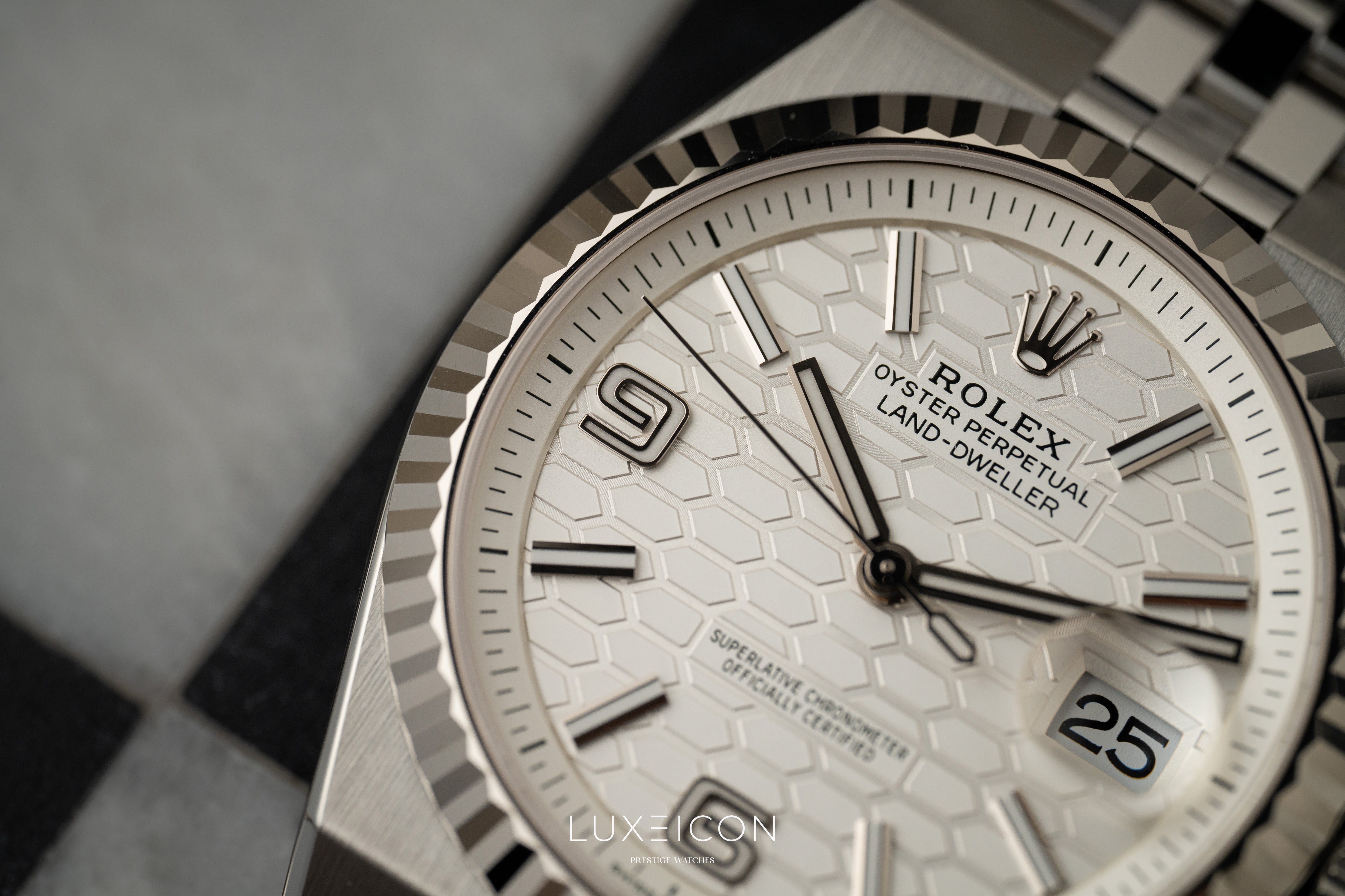 Rolex Land Dweller Oystersteel White Gold 40mm White Honeycomb Motif Dial 127334 2026