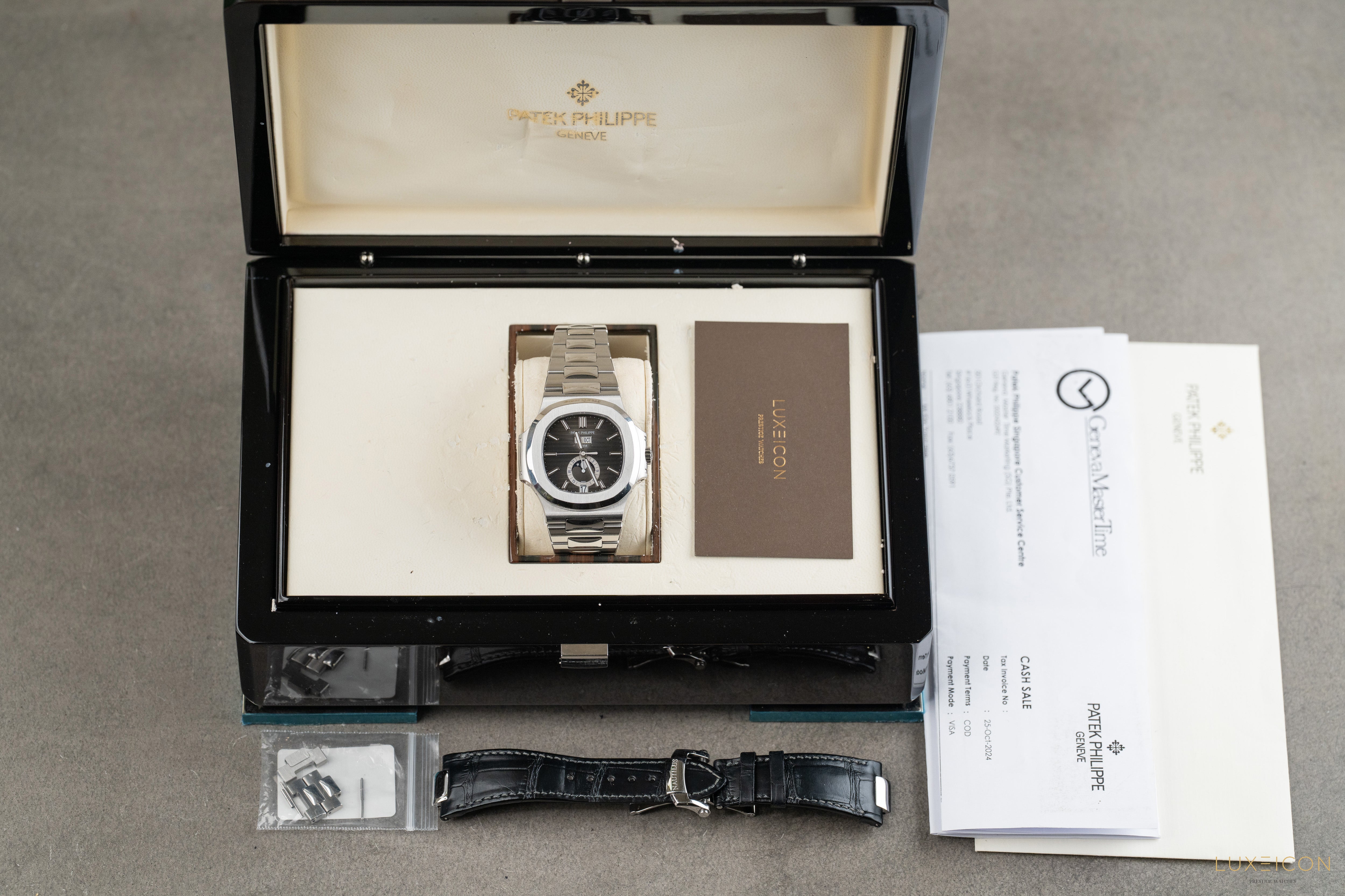 Patek Philippe Nautilus 40mm Stainless Steel 5726A-001 Grey dial