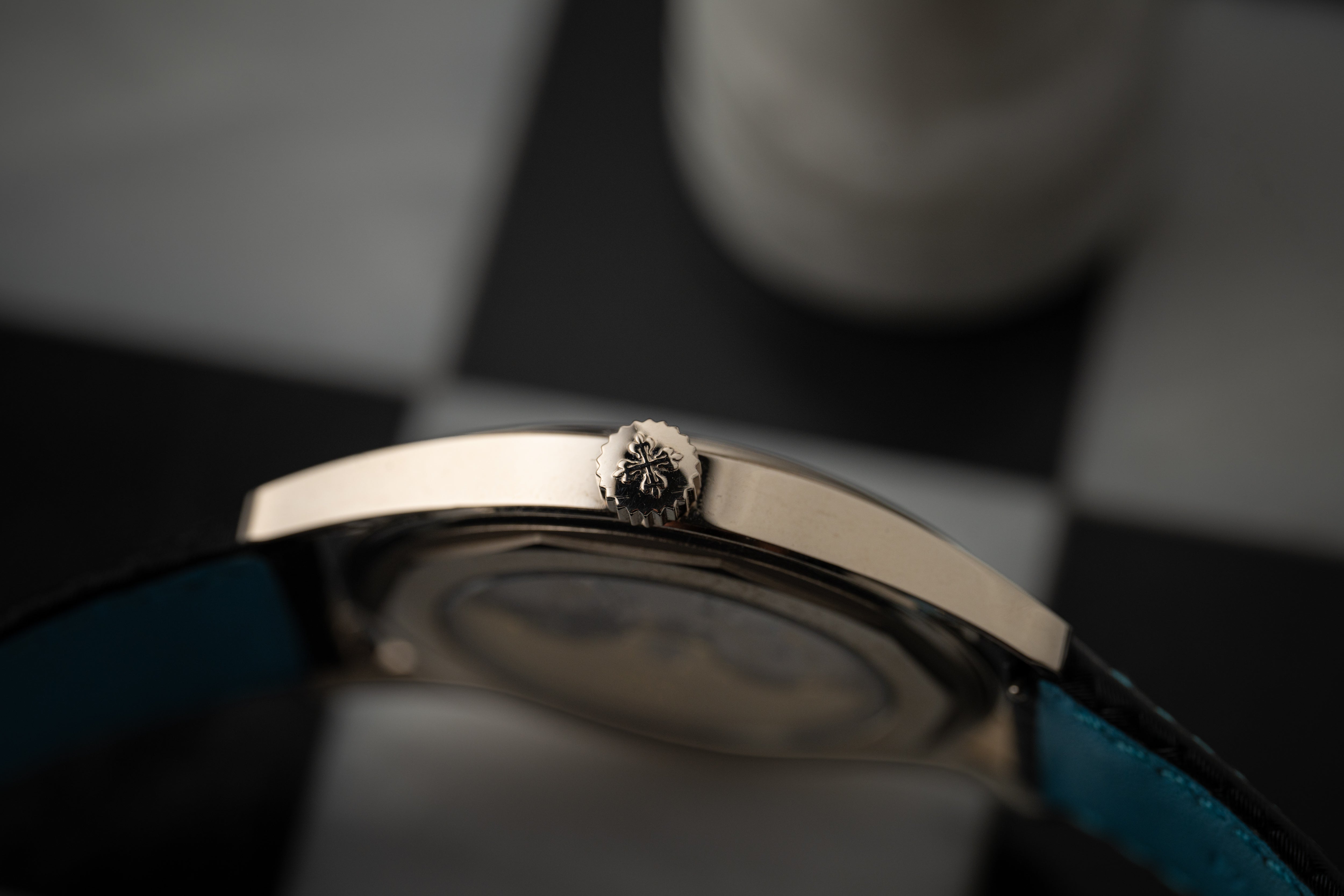 Patek Philippe Calatrava 6007G-011 40mm White Gold Black Tiffany Blue