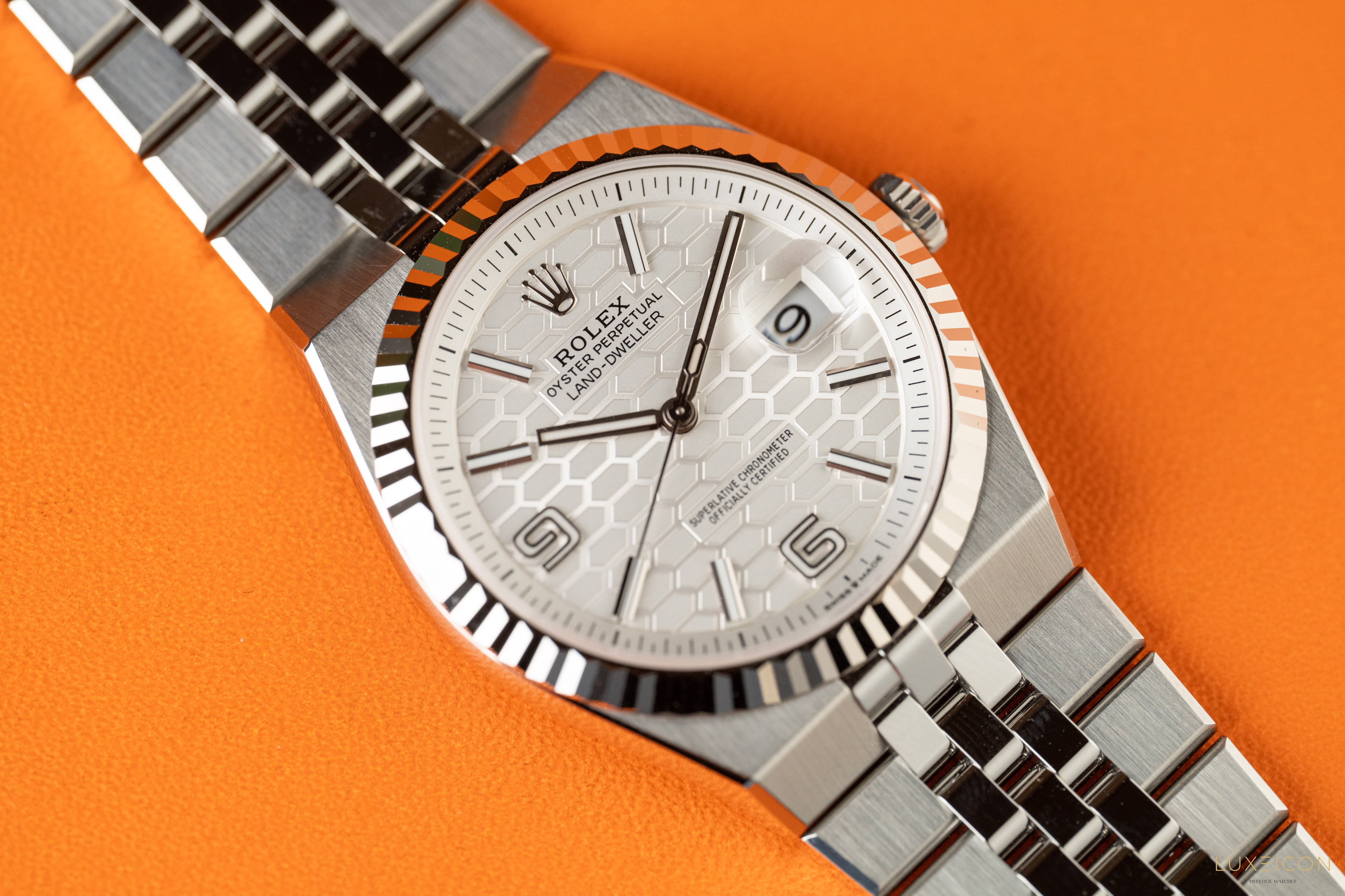 Rolex Land Dweller Oystersteel White Gold 40mm White Honeycomb Motif Dial 127334