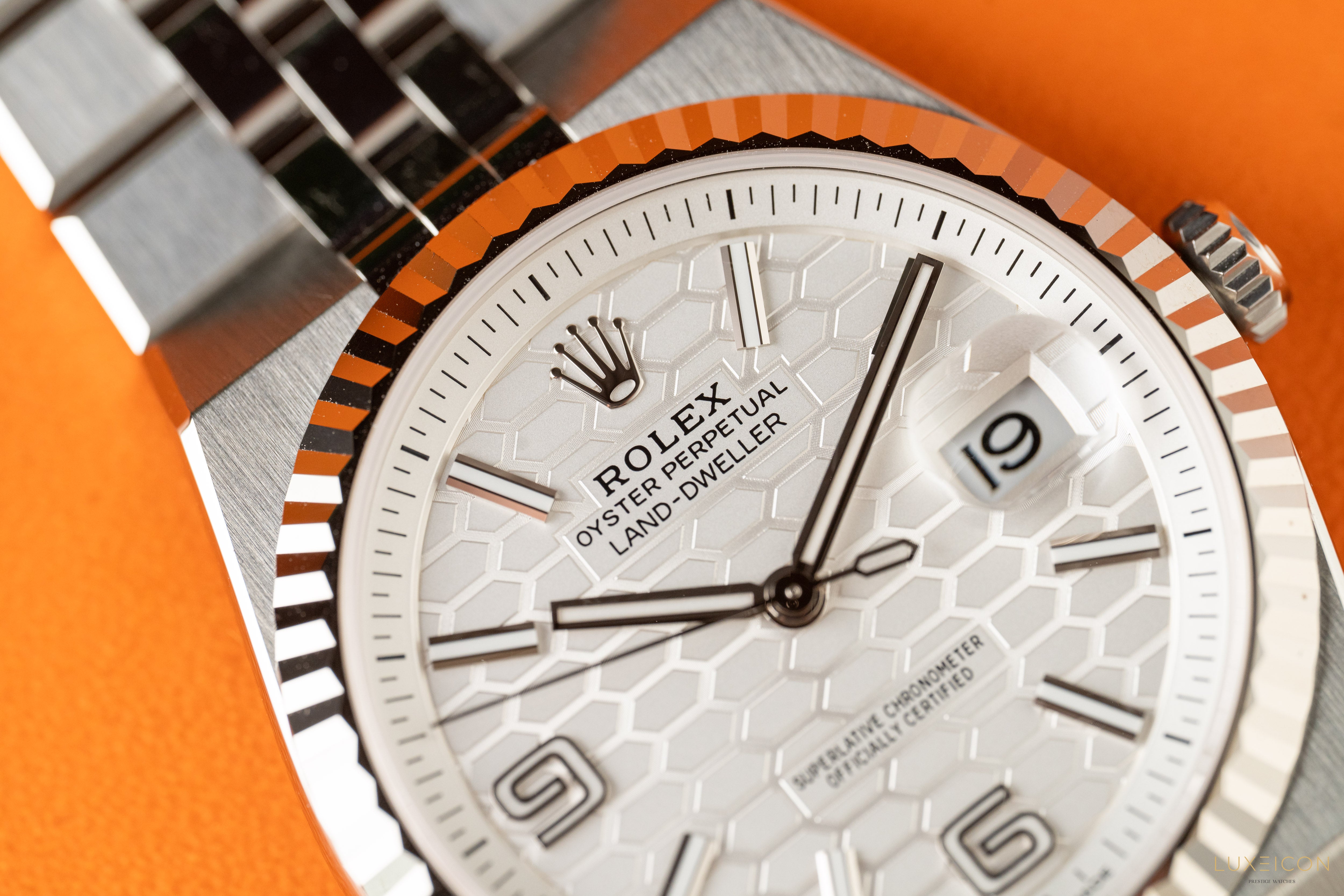 Rolex Land Dweller Oystersteel White Gold 40mm White Honeycomb Motif Dial 127334