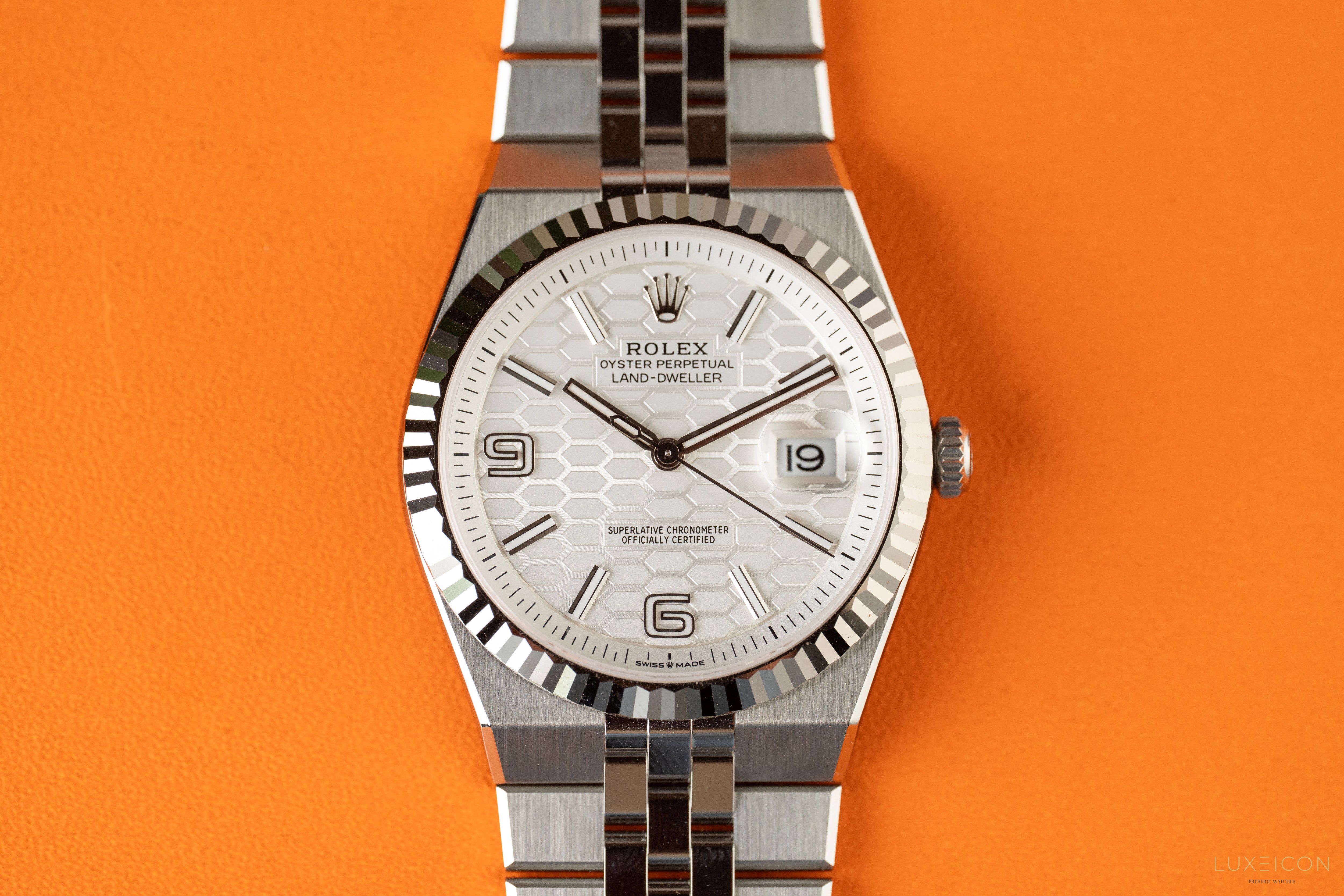 Rolex Land Dweller Oystersteel White Gold 40mm White Honeycomb Motif Dial 127334