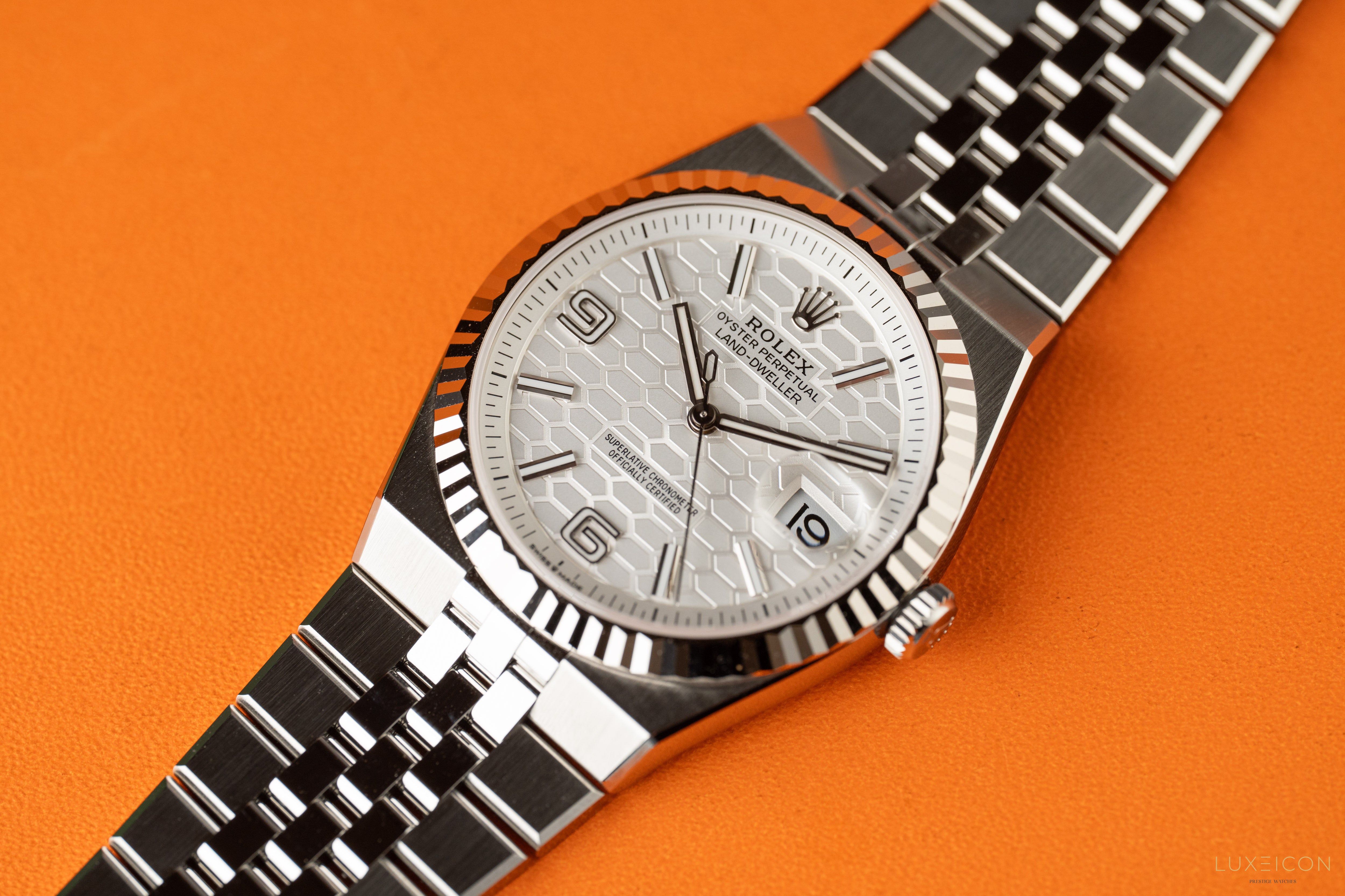 Rolex Land Dweller Oystersteel White Gold 40mm White Honeycomb Motif Dial 127334