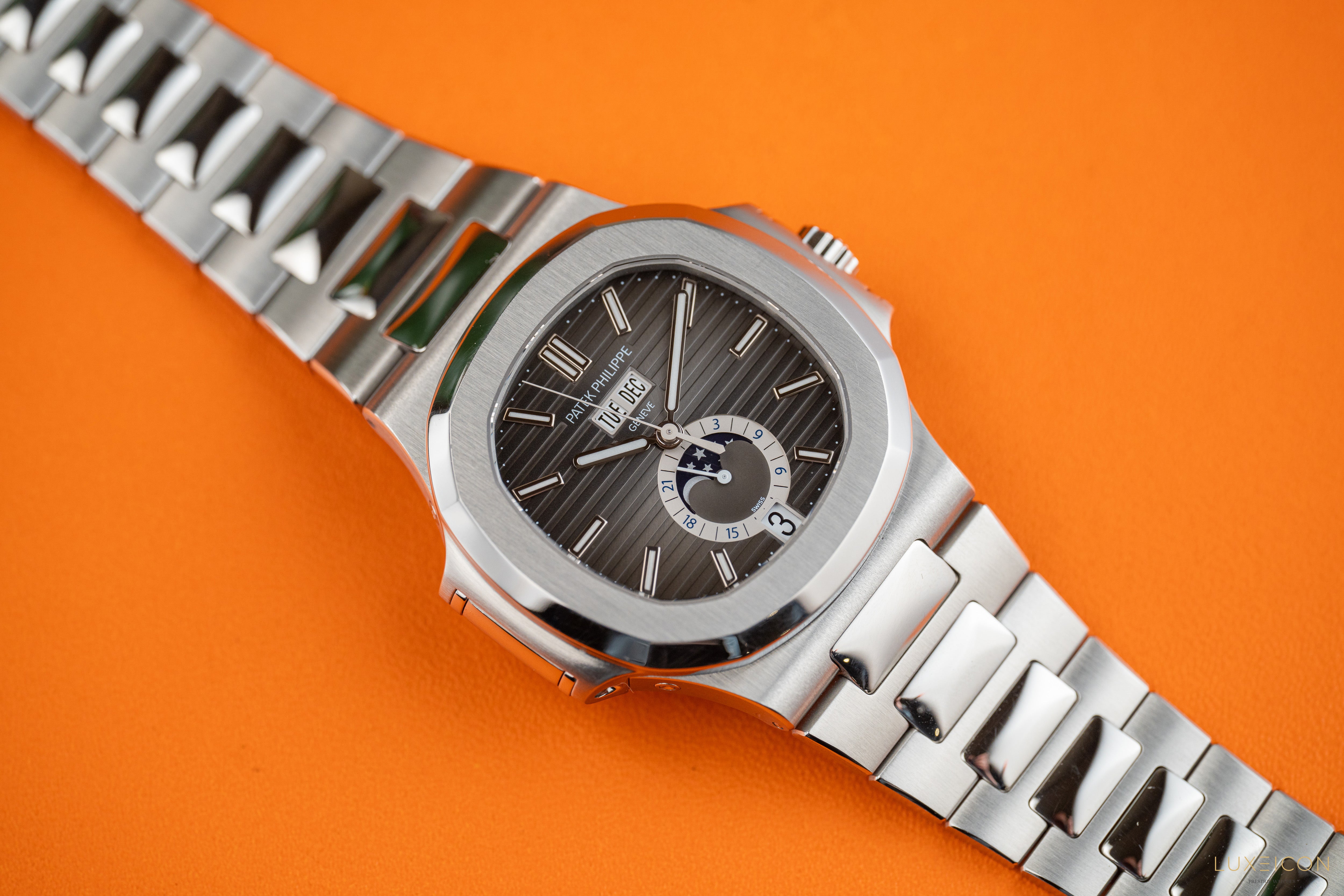 Patek Philippe Nautilus 40mm Stainless Steel 5726A-001 Grey dial
