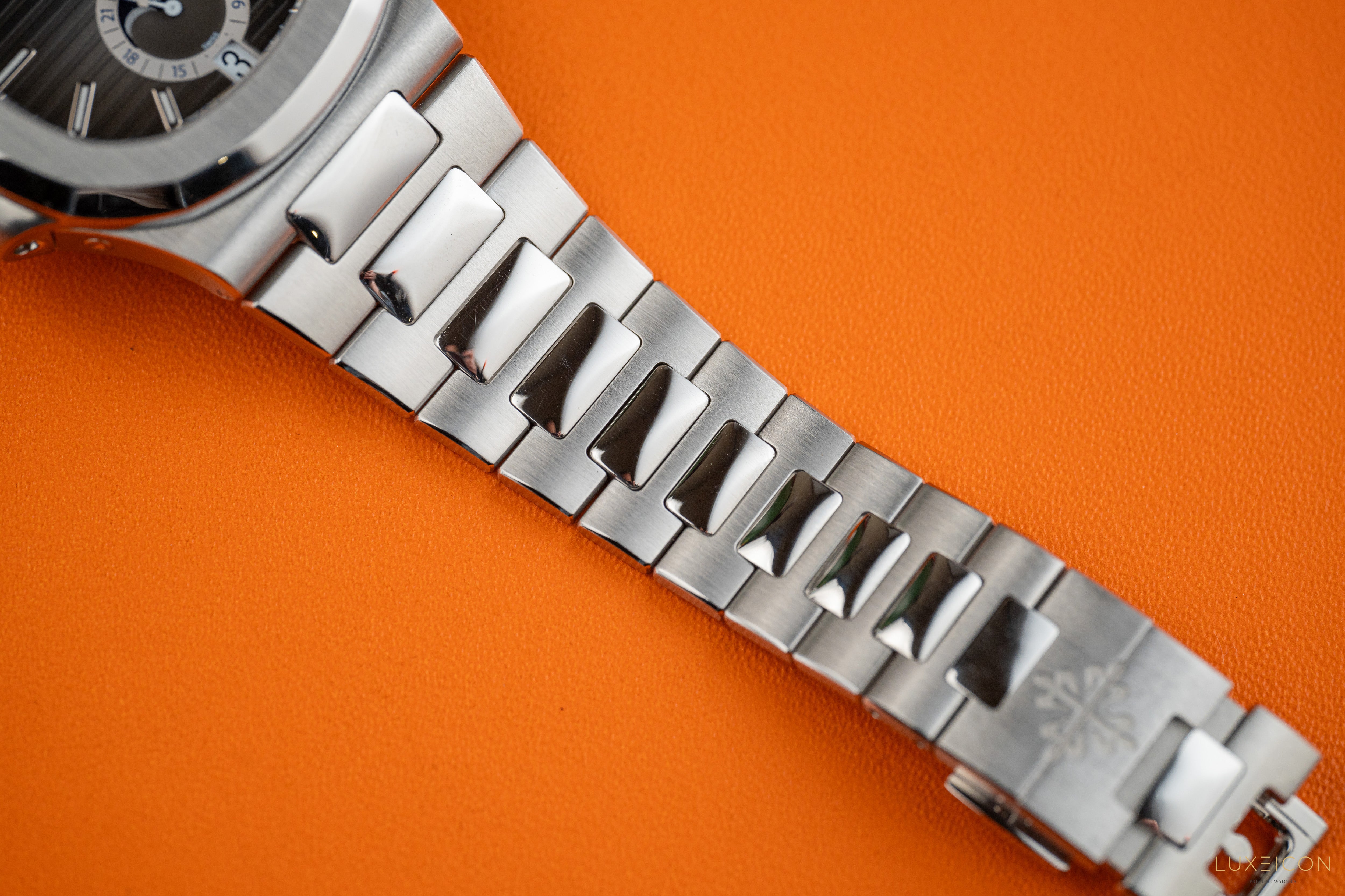 Patek Philippe Nautilus 40mm Stainless Steel 5726A-001 Grey dial