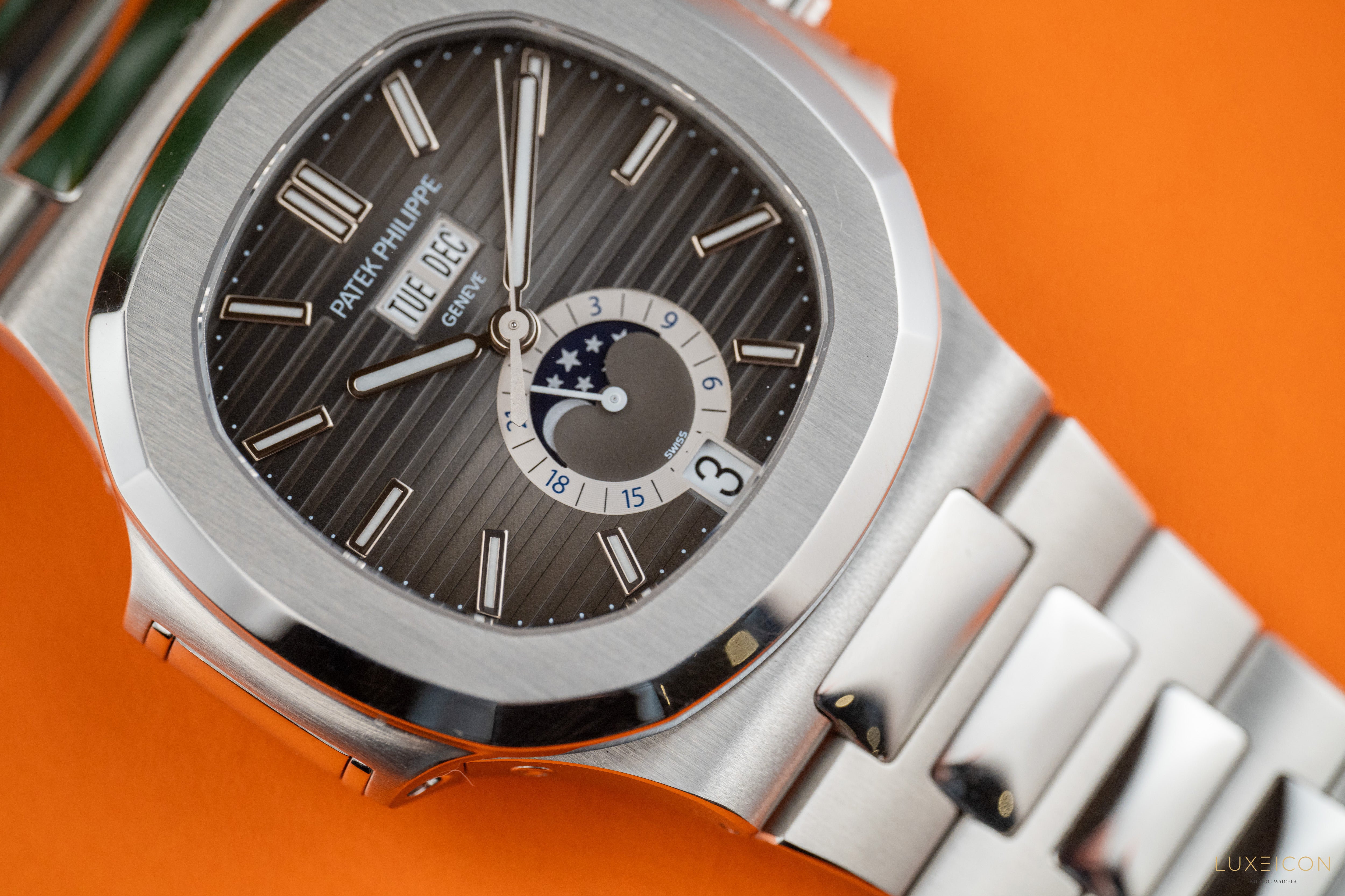 Patek Philippe Nautilus 40mm Stainless Steel 5726A-001 Grey dial