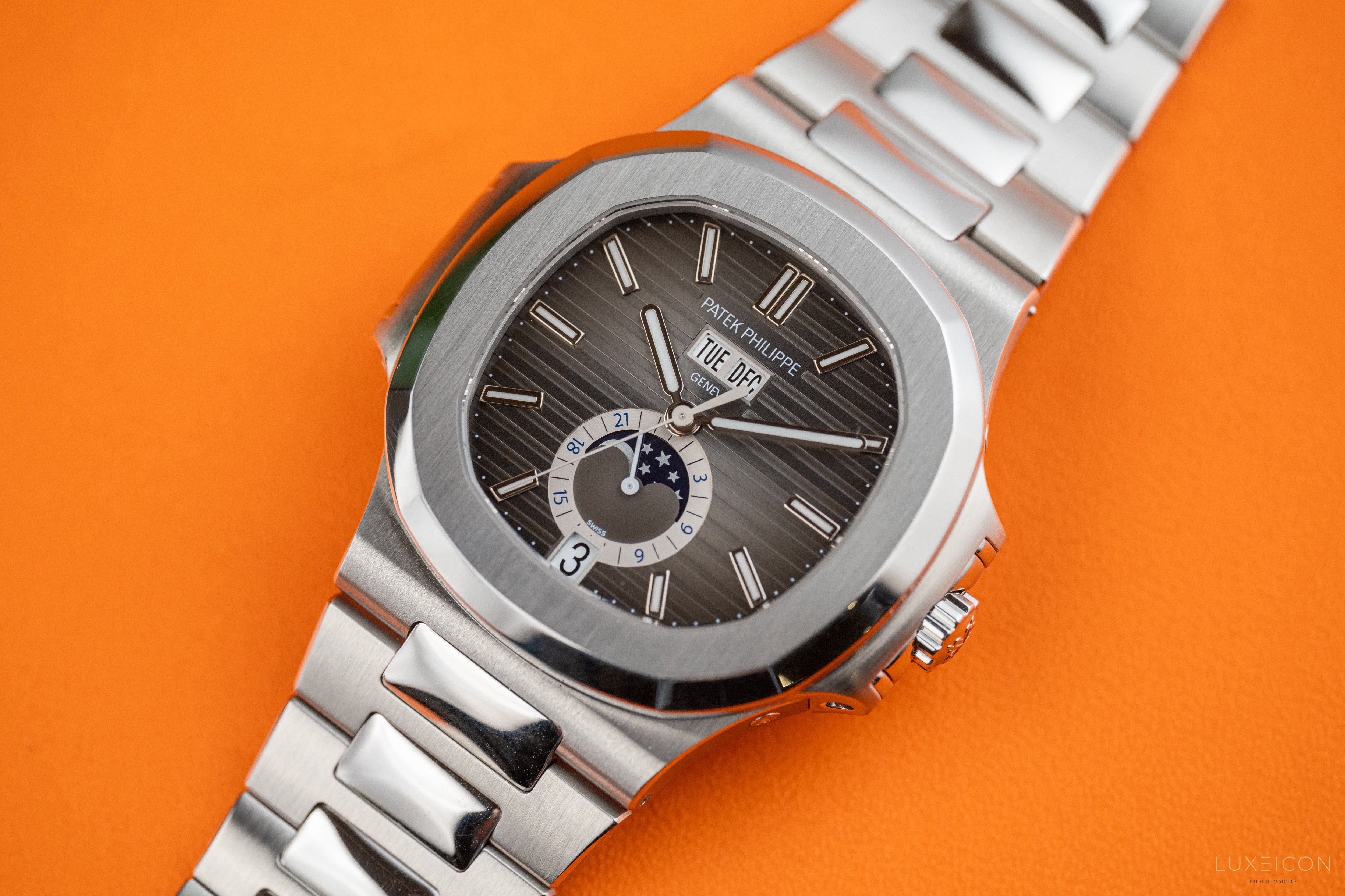 Patek Philippe Nautilus 40mm Stainless Steel 5726A-001 Grey dial