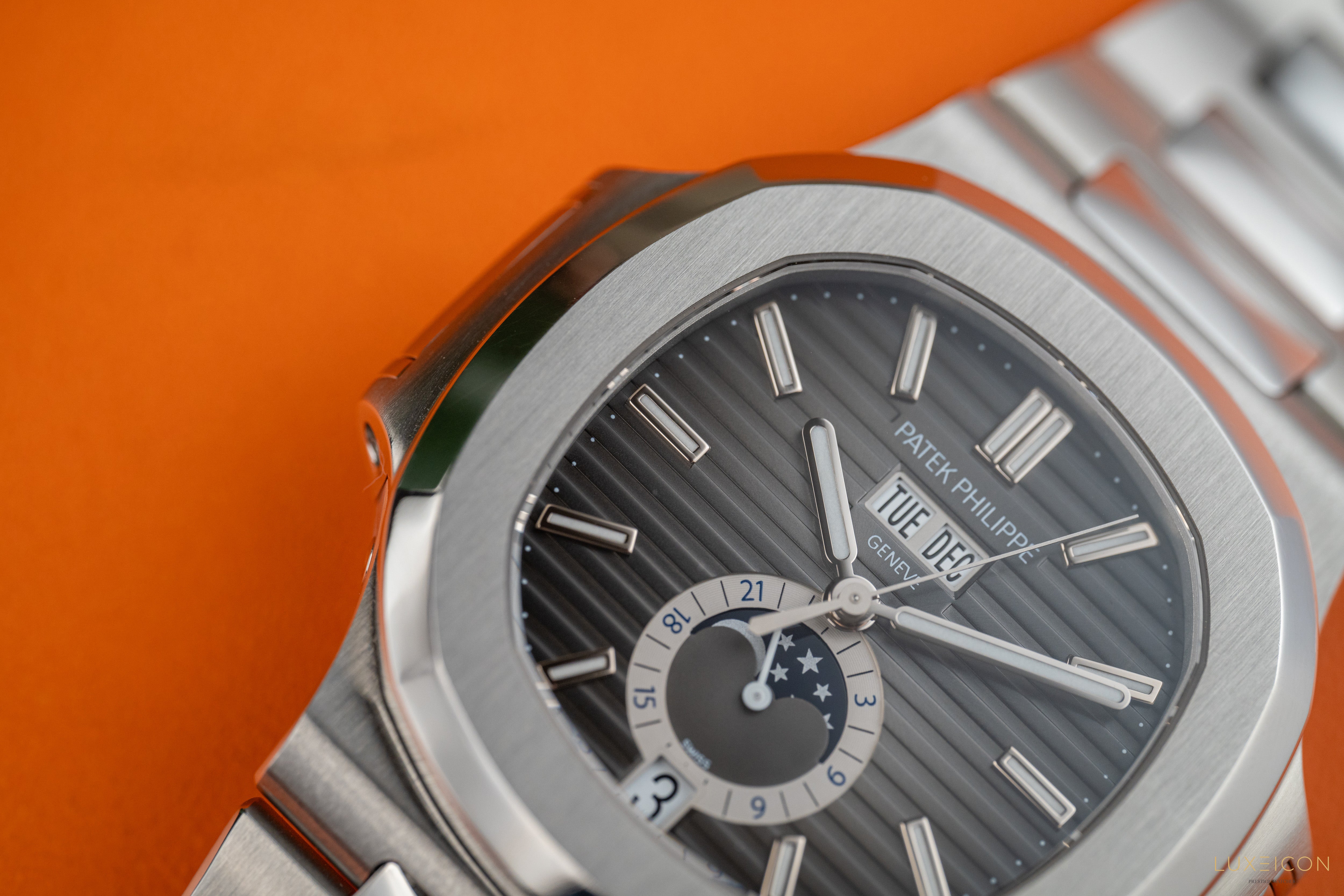 Patek Philippe Nautilus 40mm Stainless Steel 5726A-001 Grey dial