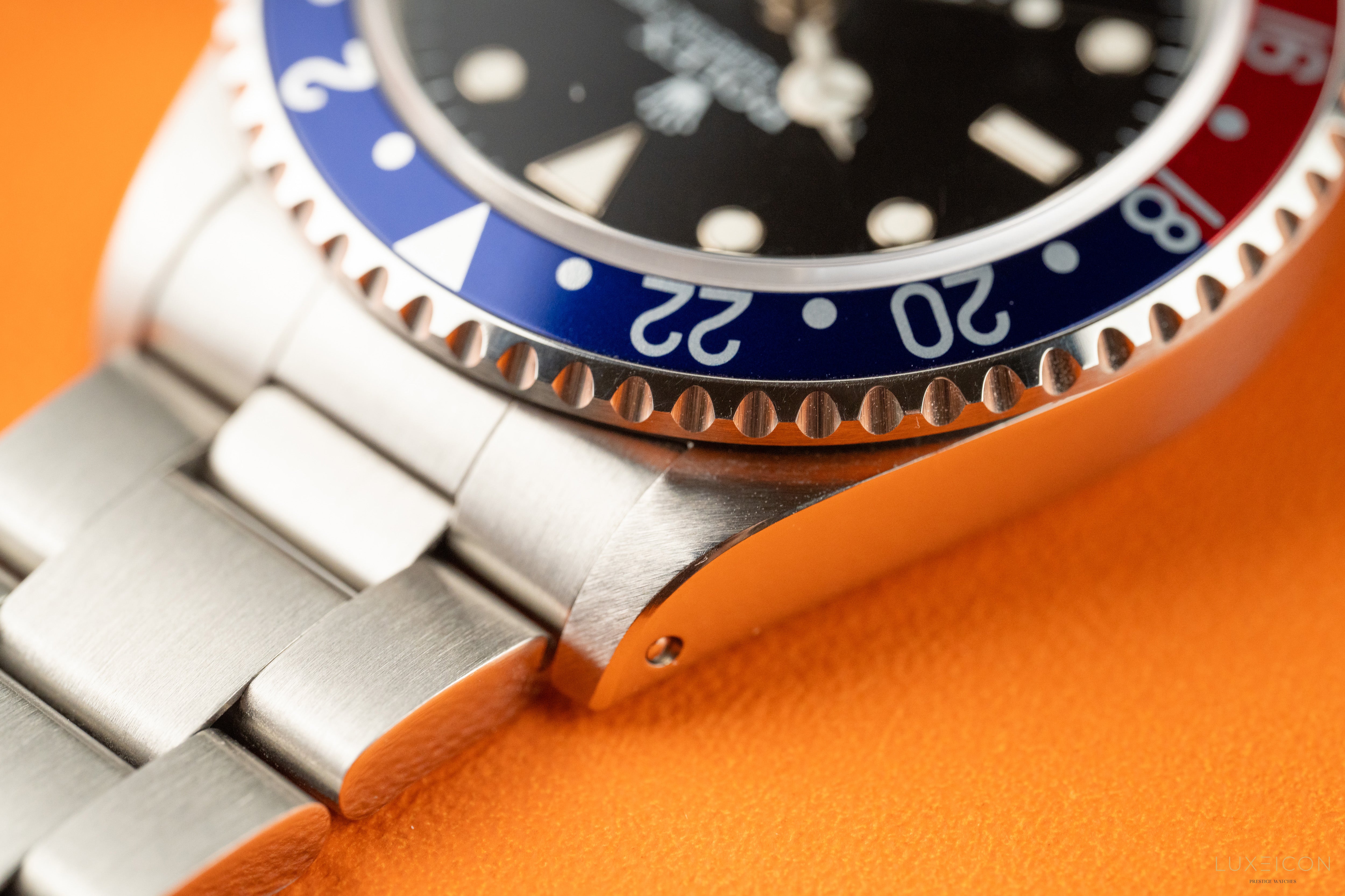 Rolex GMT-Master 40mm 16700 Pepsi Bezel Steel Black Dial 1991