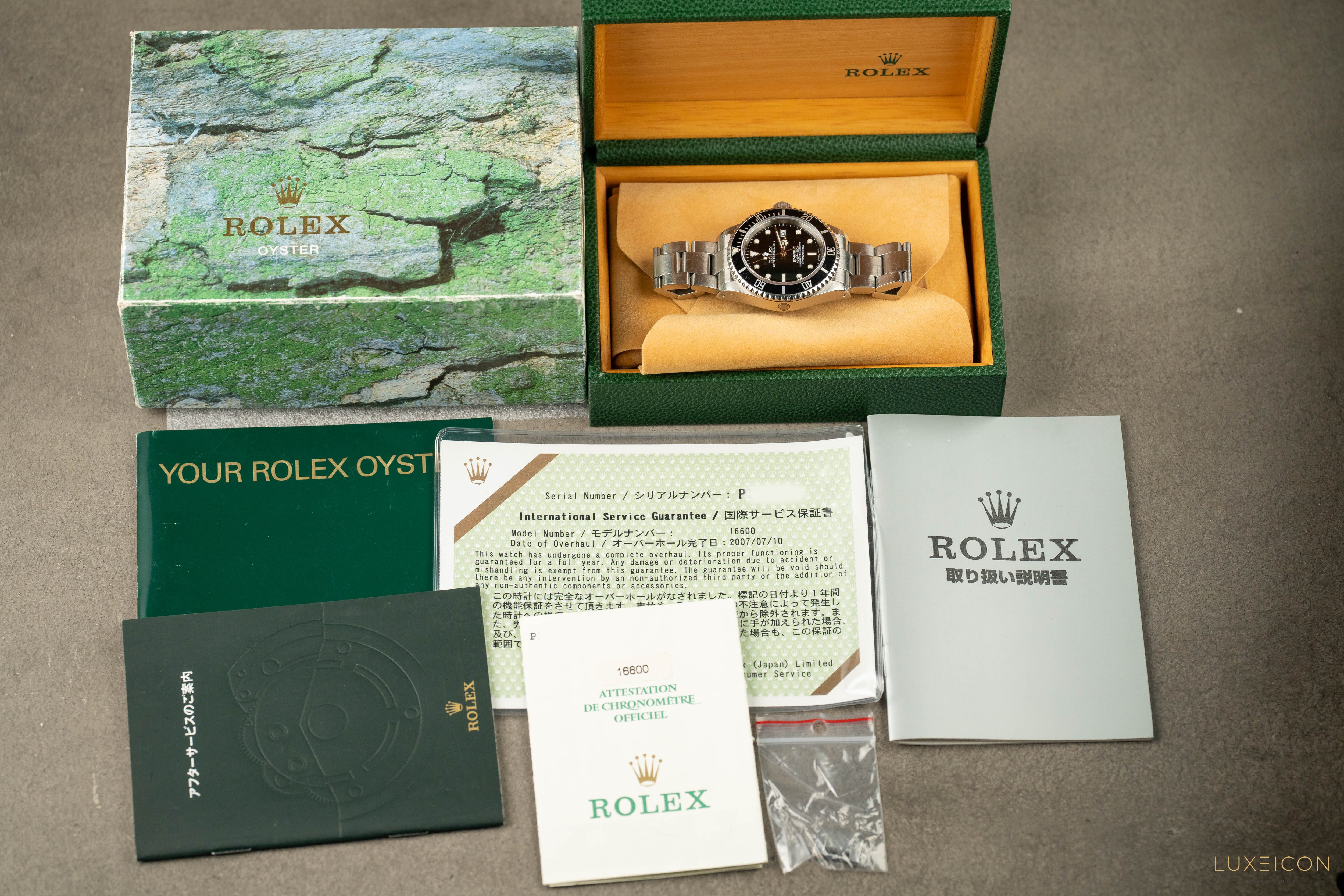 Rolex Sea-Dweller 4000 40mm Stainless Steel Black dial 16600 2001 Fullset