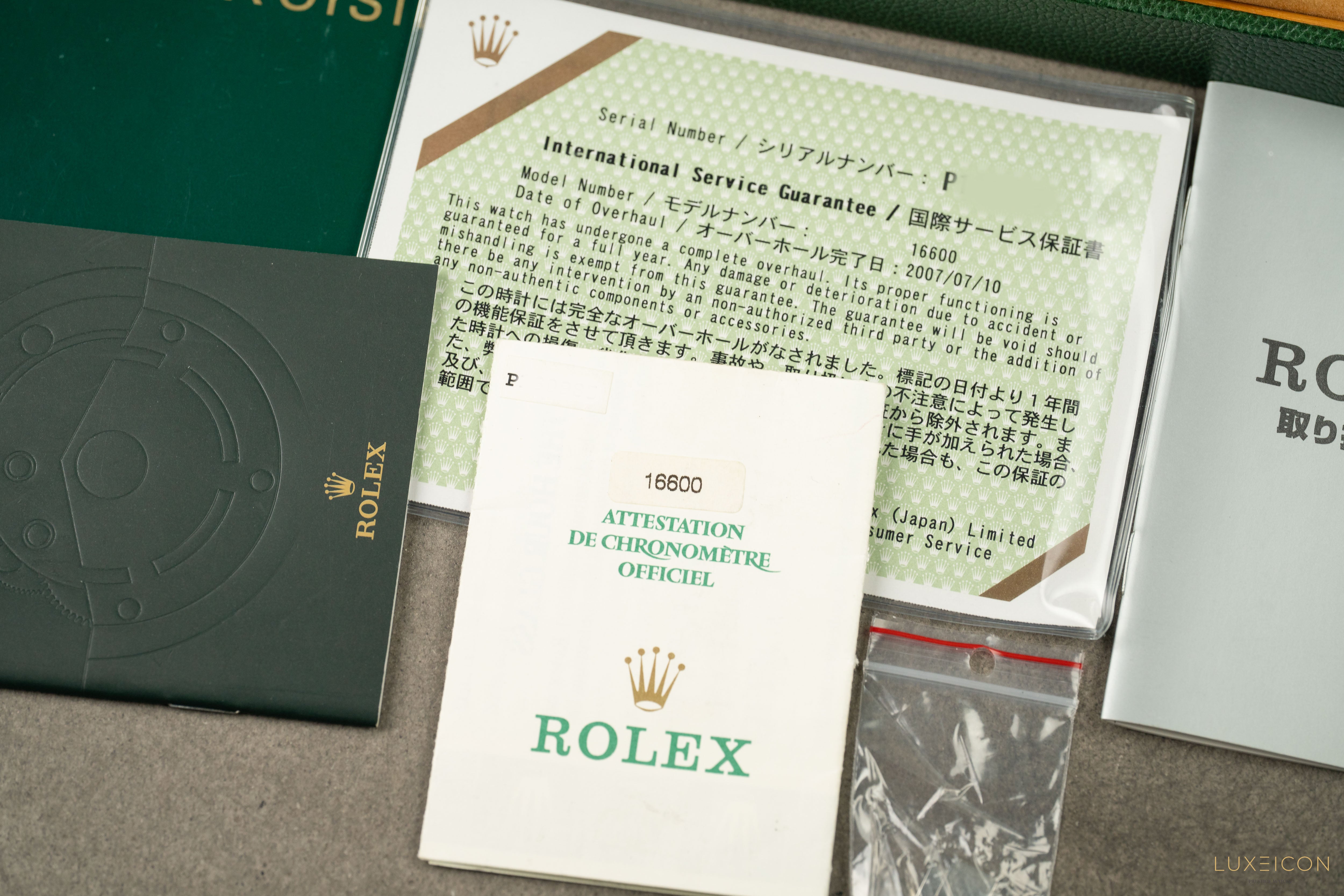 Rolex Sea-Dweller 4000 40mm Stainless Steel Black dial 16600 2001 Fullset