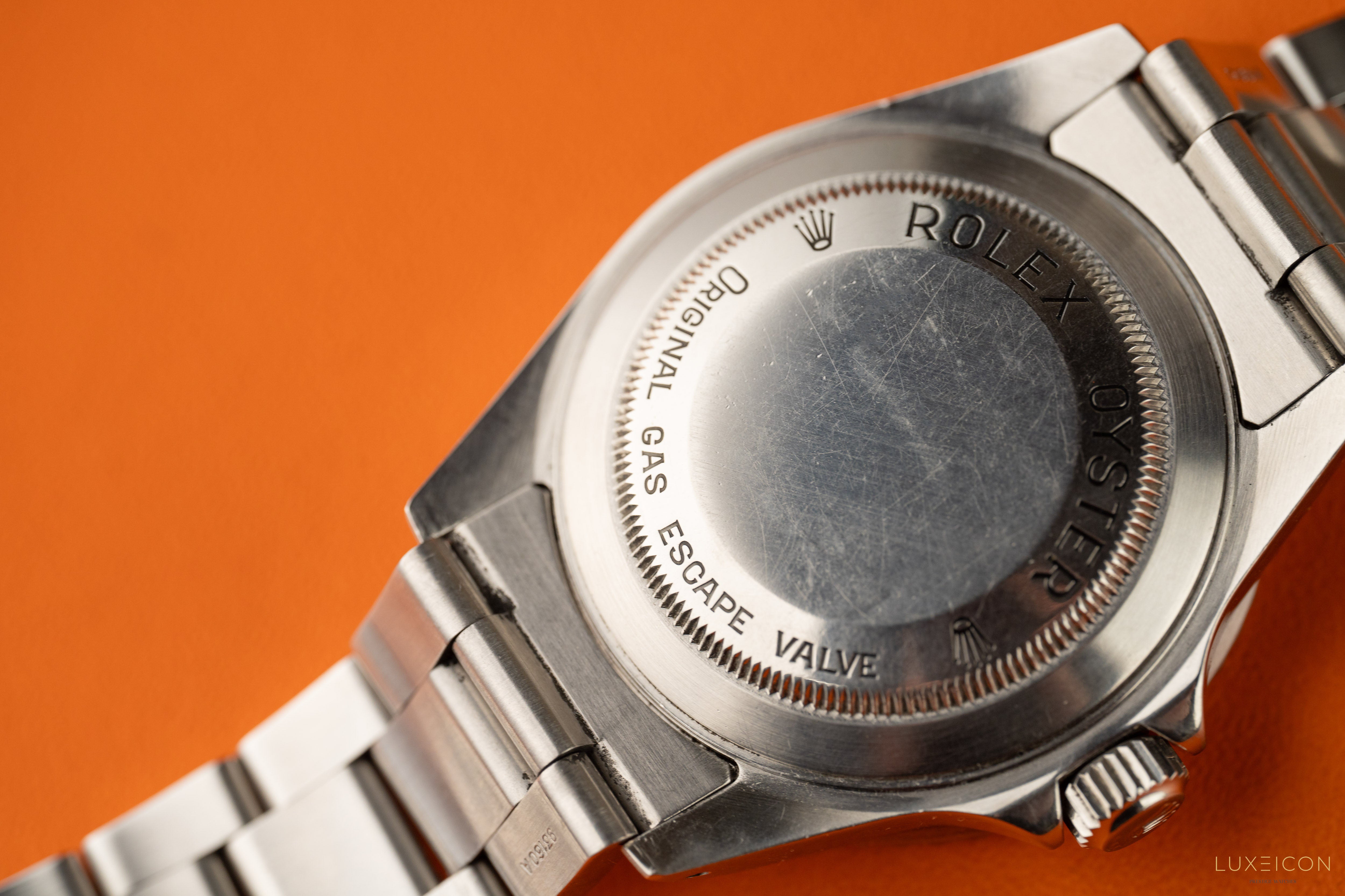 Rolex Sea-Dweller 4000 40mm Stainless Steel Black dial 16600 2001 Fullset