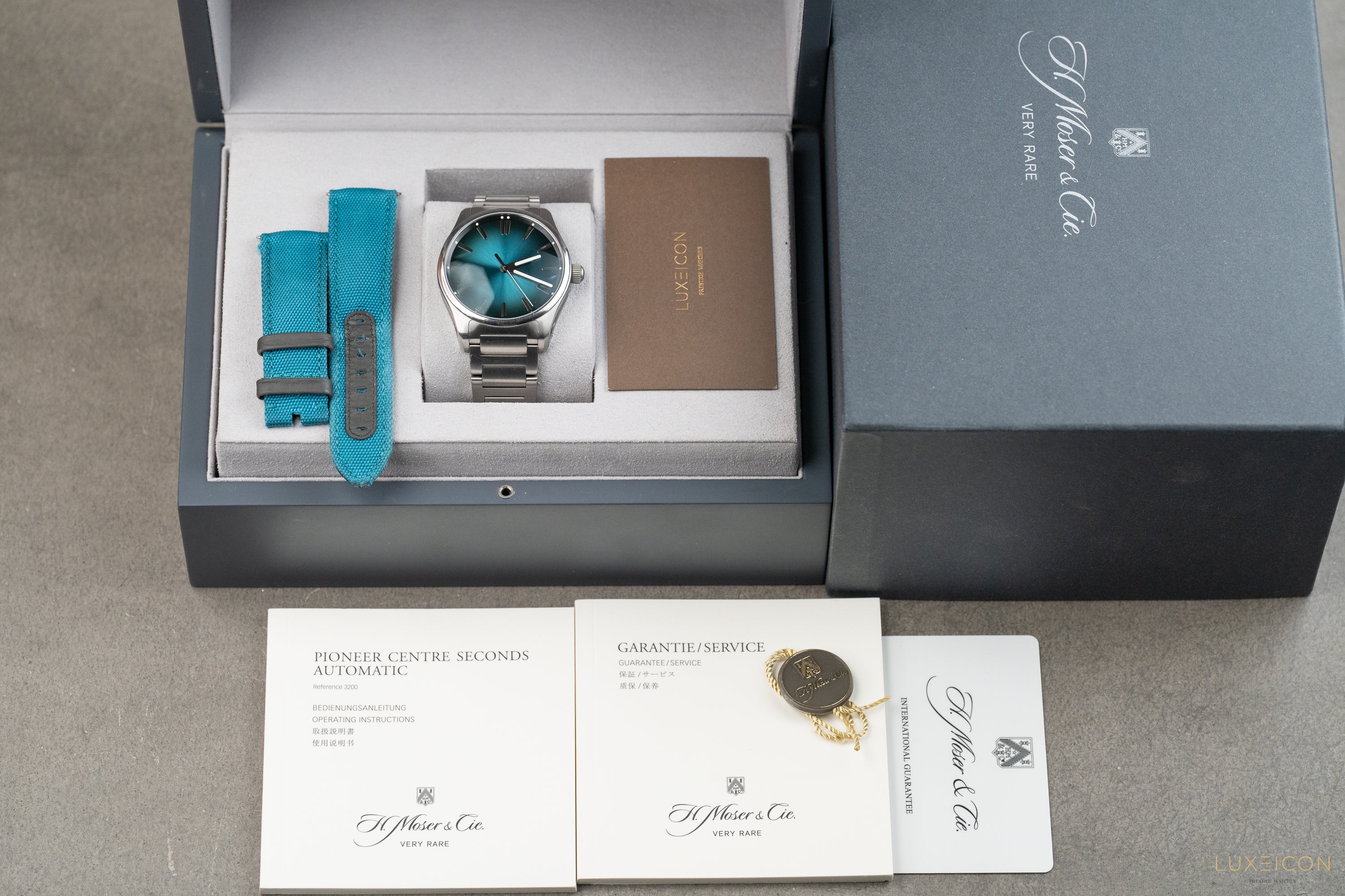 H.Mose & Cie. Pioneer Centre Seconds Mega Cool Blue Lagoon 3200-1214