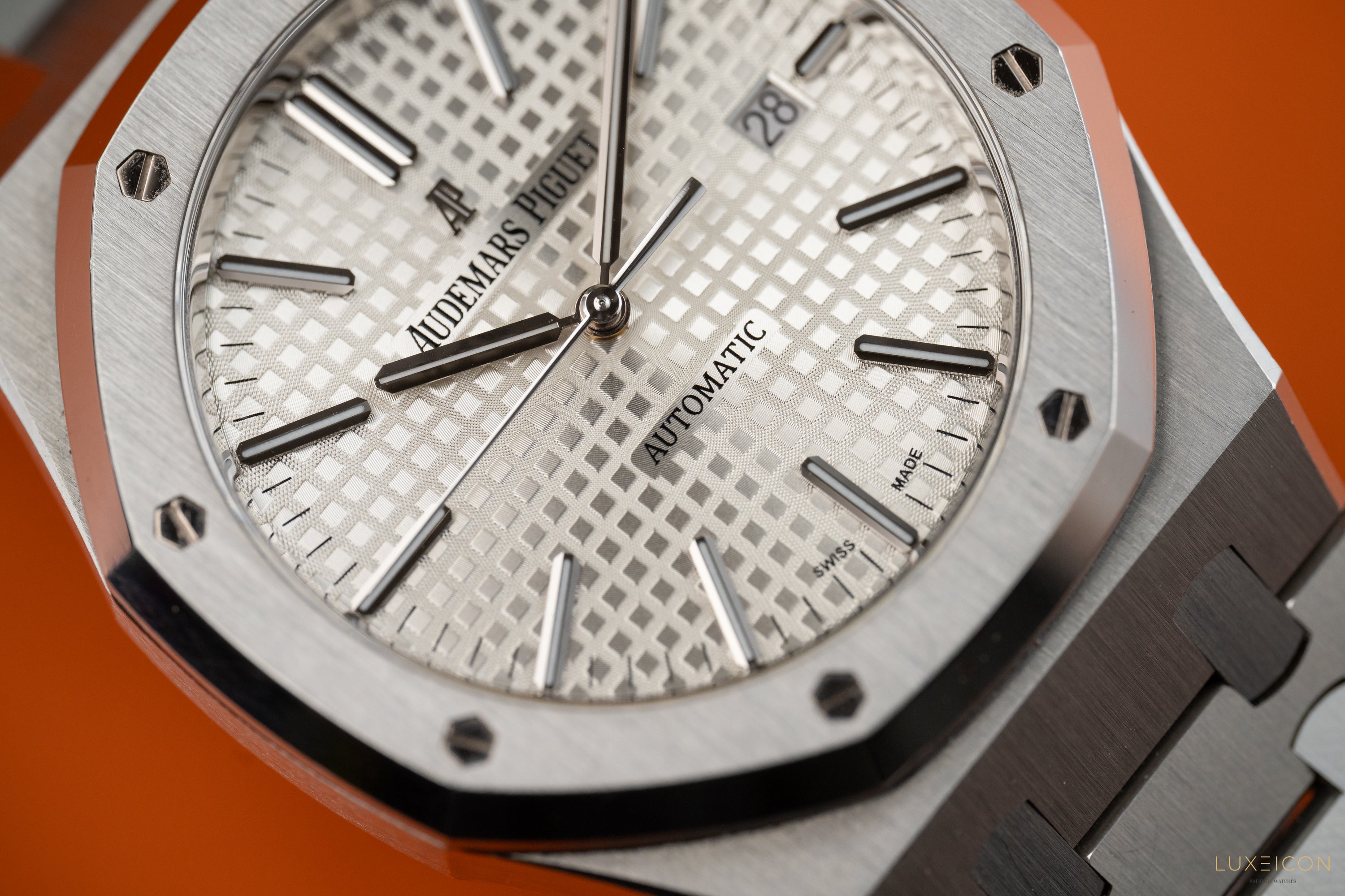 Audemars Piguet Royal Oak Selfwinding 41mm Stainless Steel White Dial 15400ST 2014
