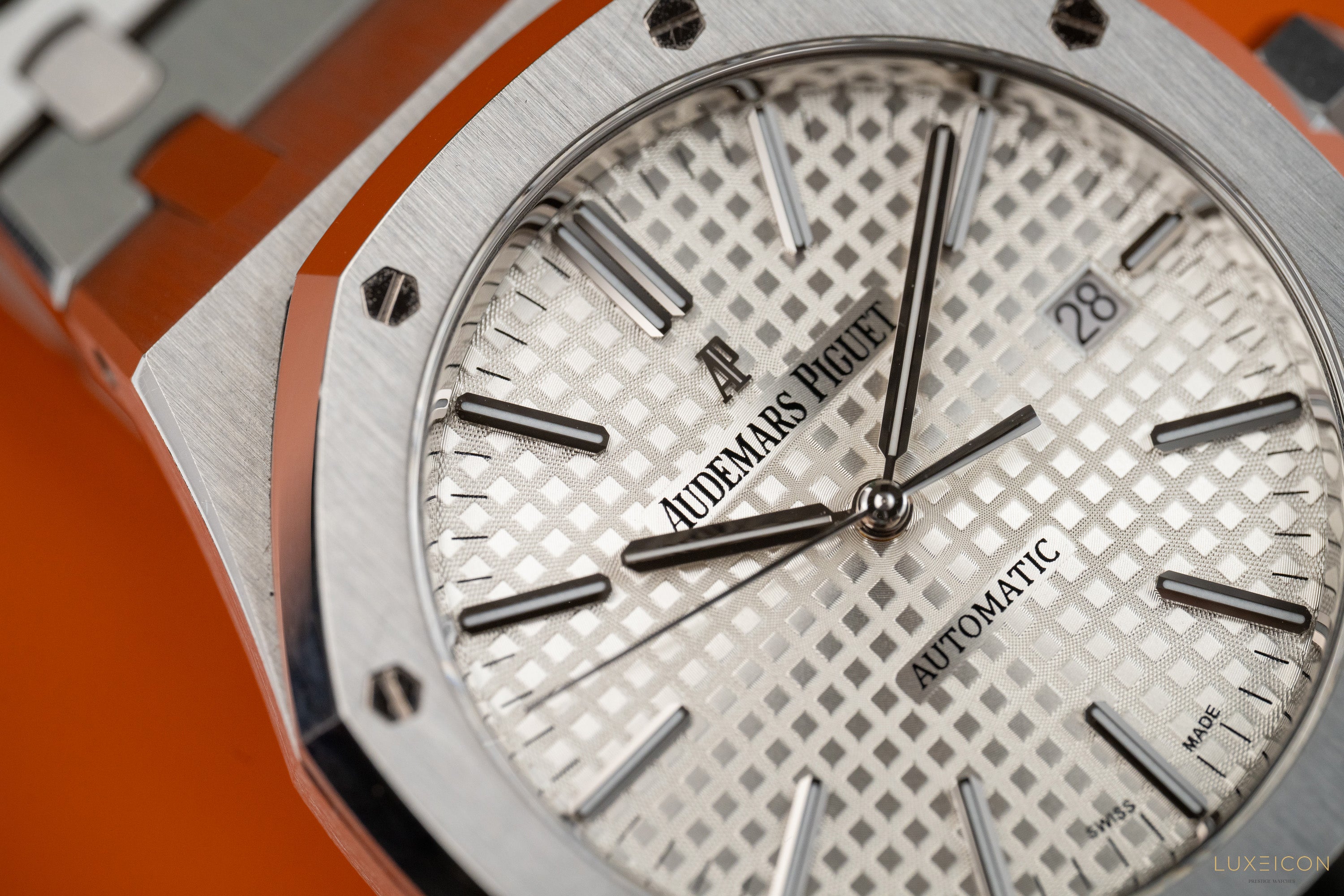 Audemars Piguet Royal Oak Selfwinding 41mm Stainless Steel White Dial 15400ST 2014