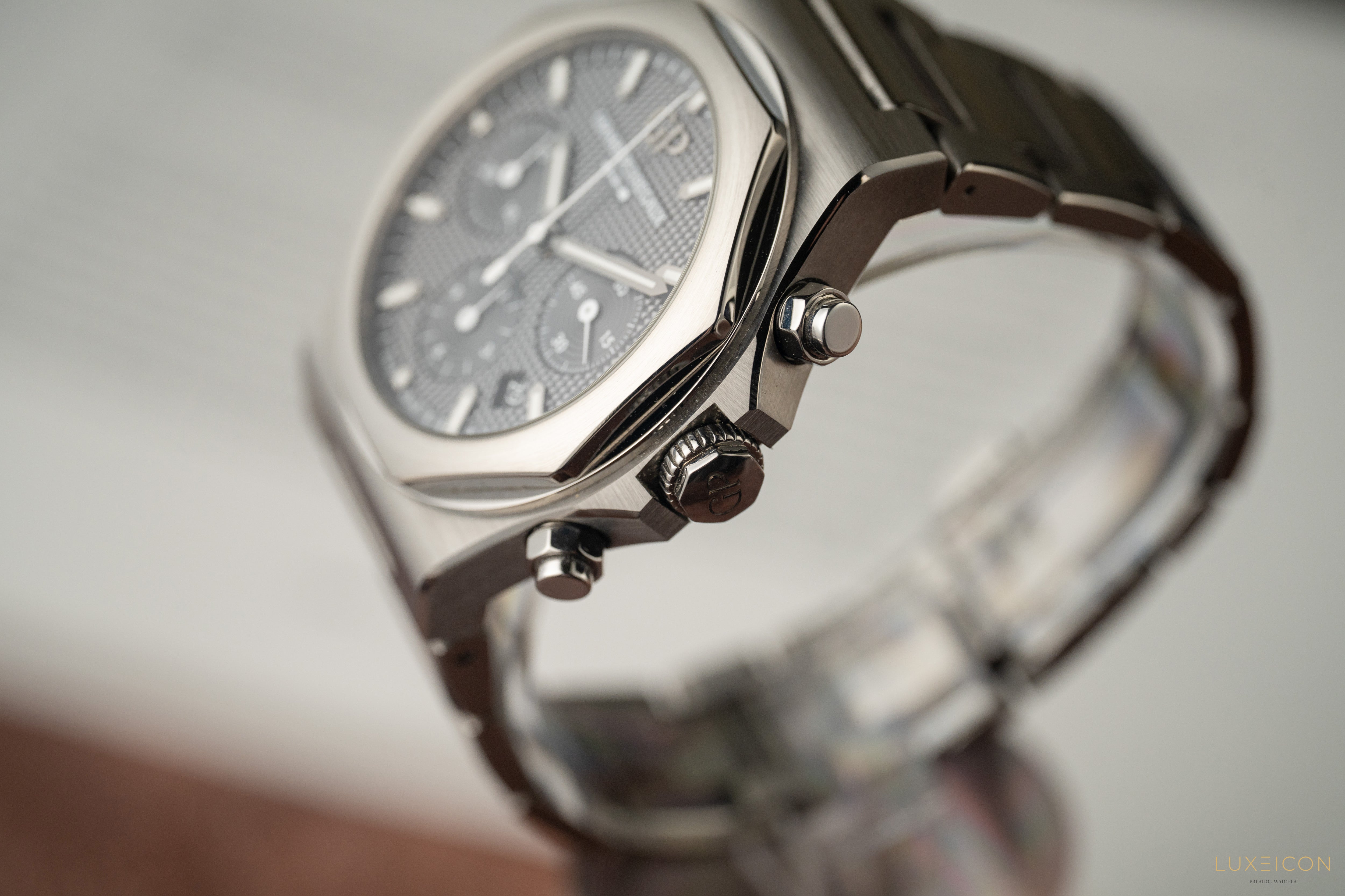 Girard Perregaux Laureato 81020-21-3263-1CM Automatic Titanium 2024